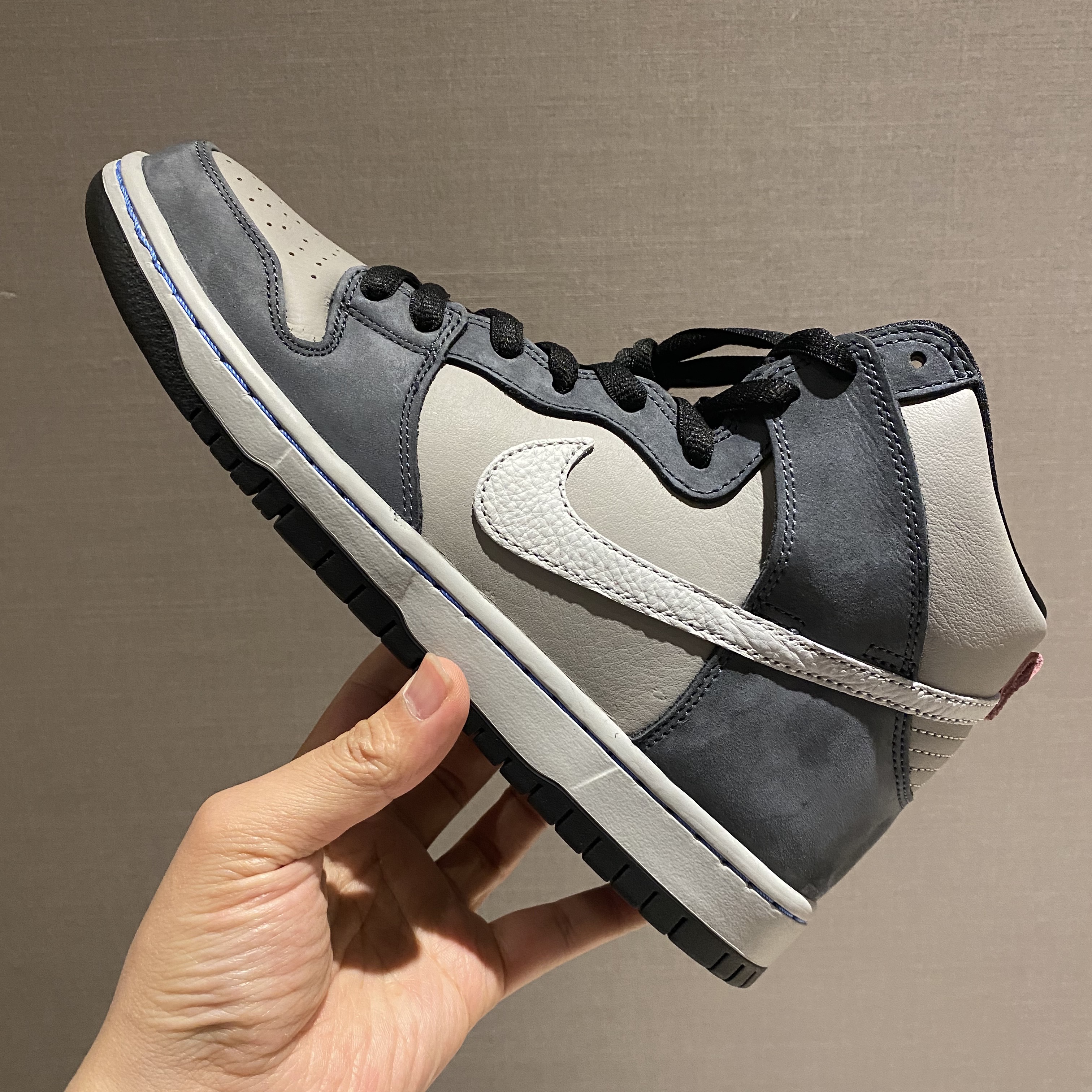 Nike SB Dunk High Pro Medium Grey 착용 스타일 - 2