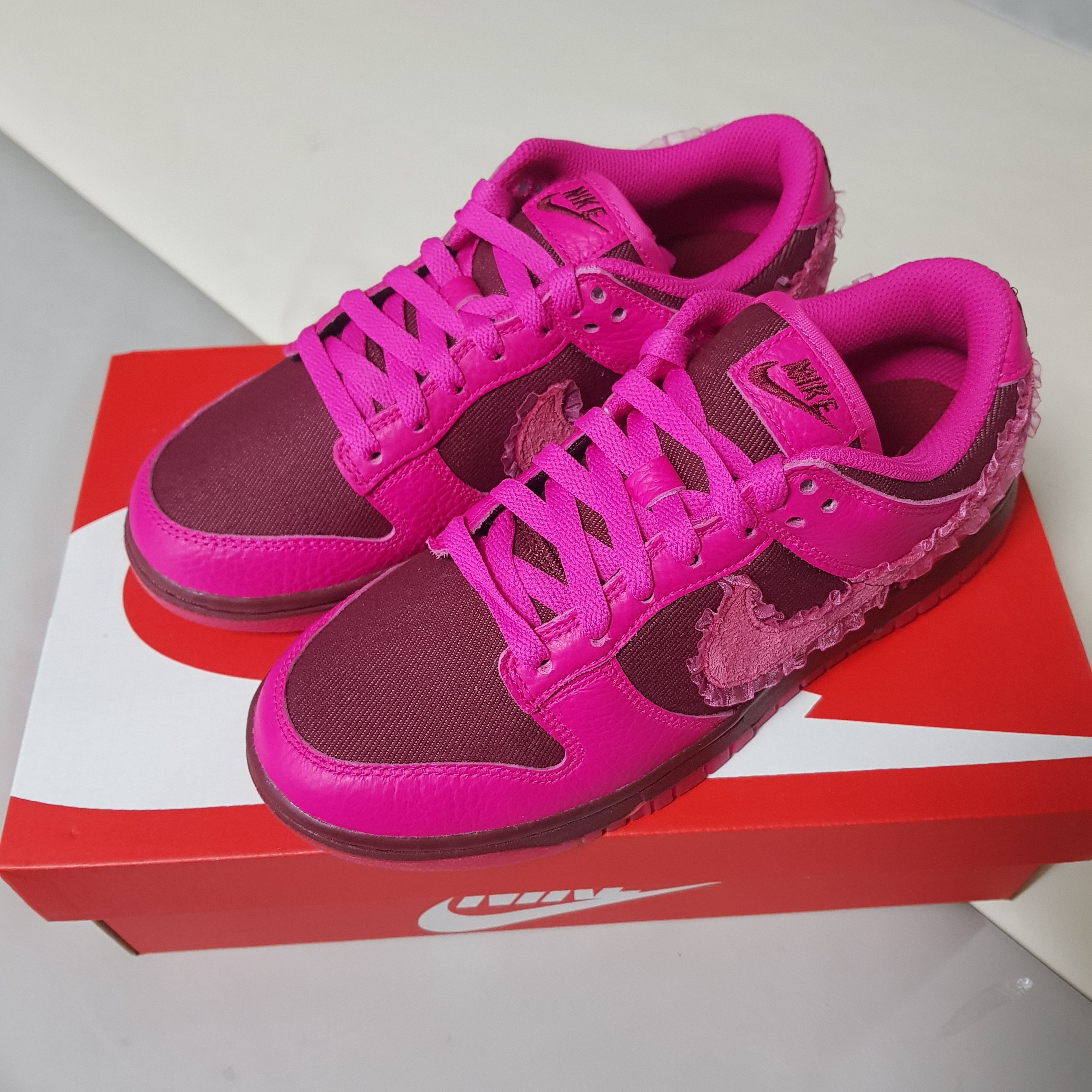 (W) Nike Dunk Low Prime Pink 착용 스타일 - 1