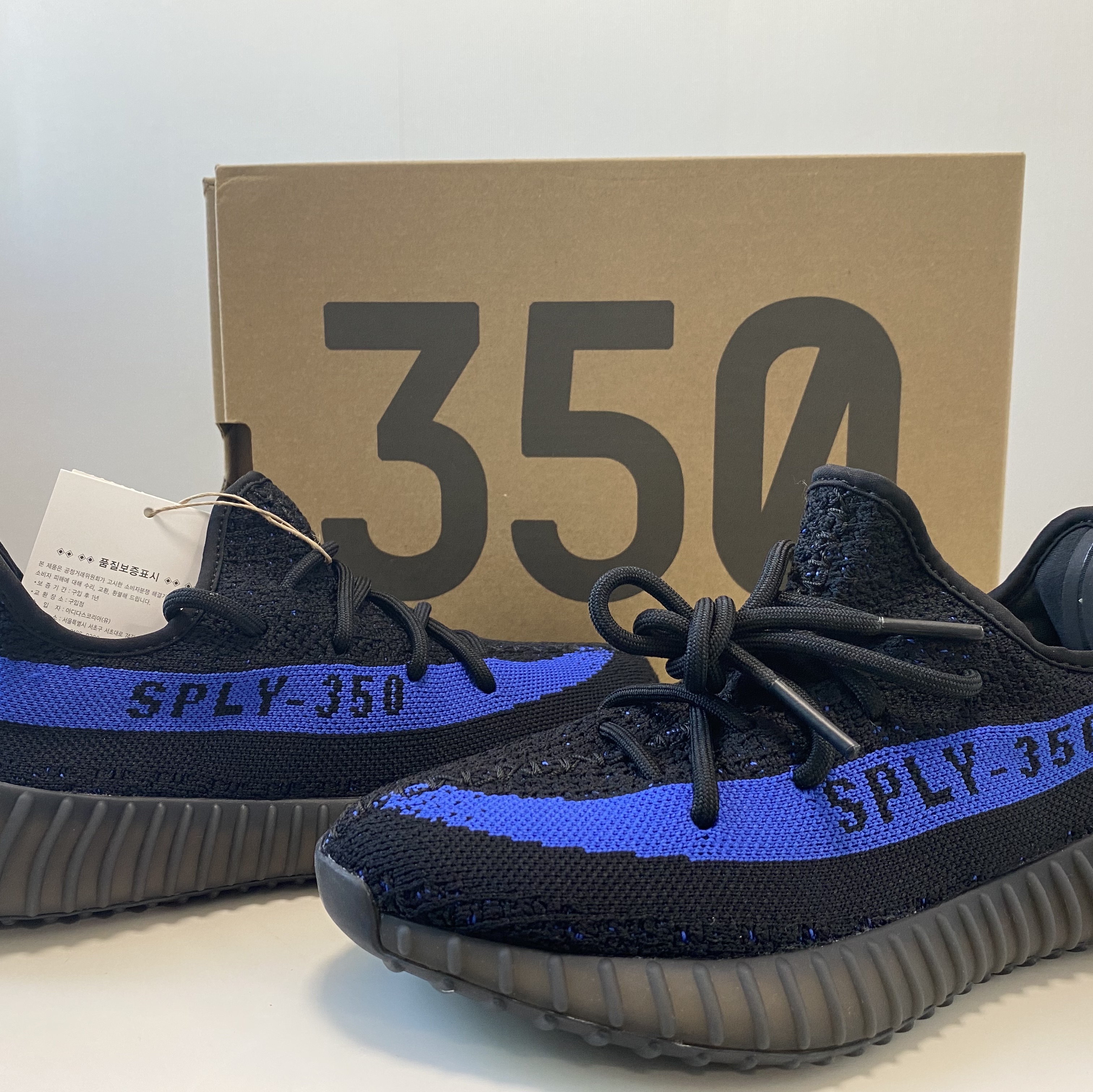 Adidas Yeezy Boost 350 V2 Dazzling Blue 착용 스타일
