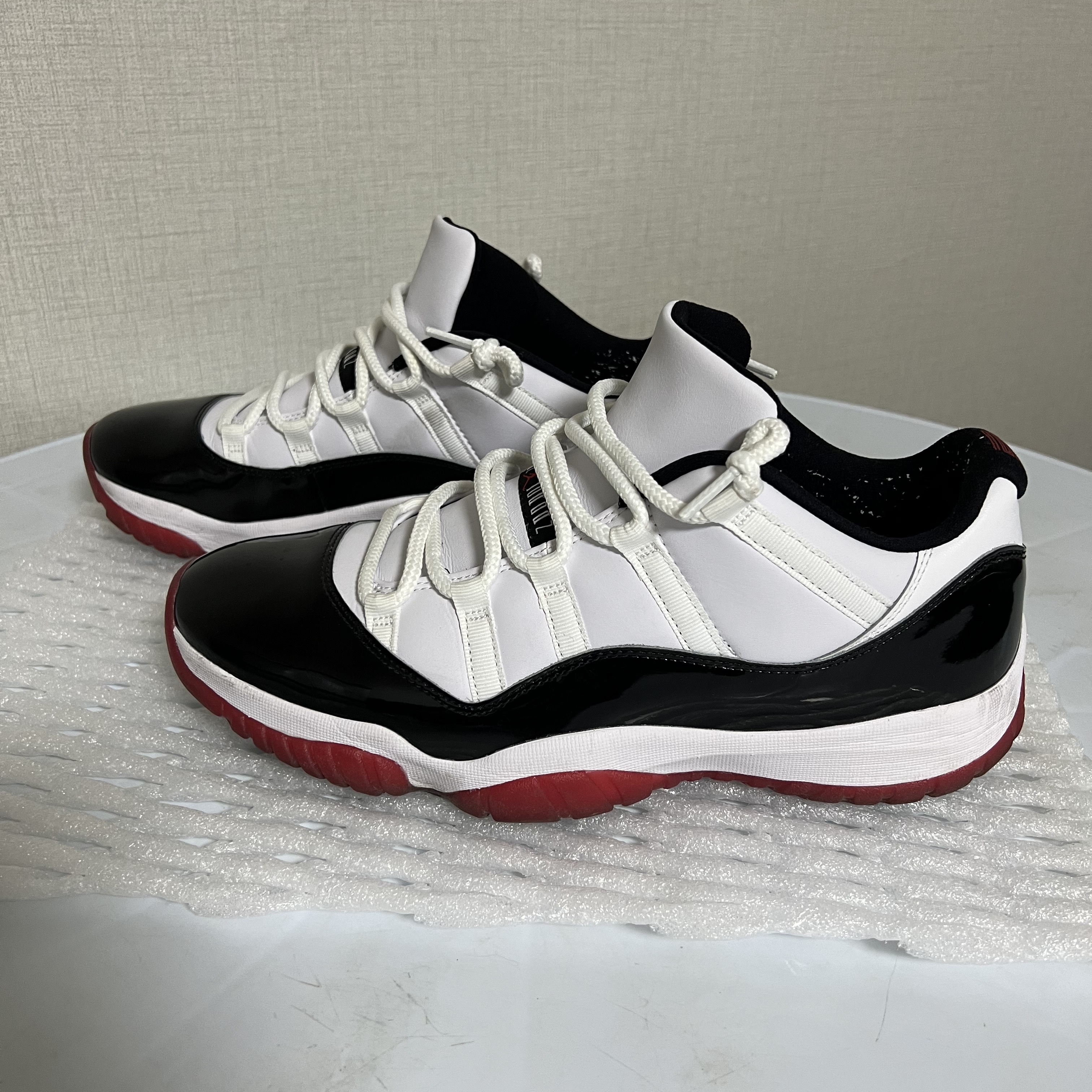 Jordan 11 Retro Low Concord Bred 착용 스타일 - 3