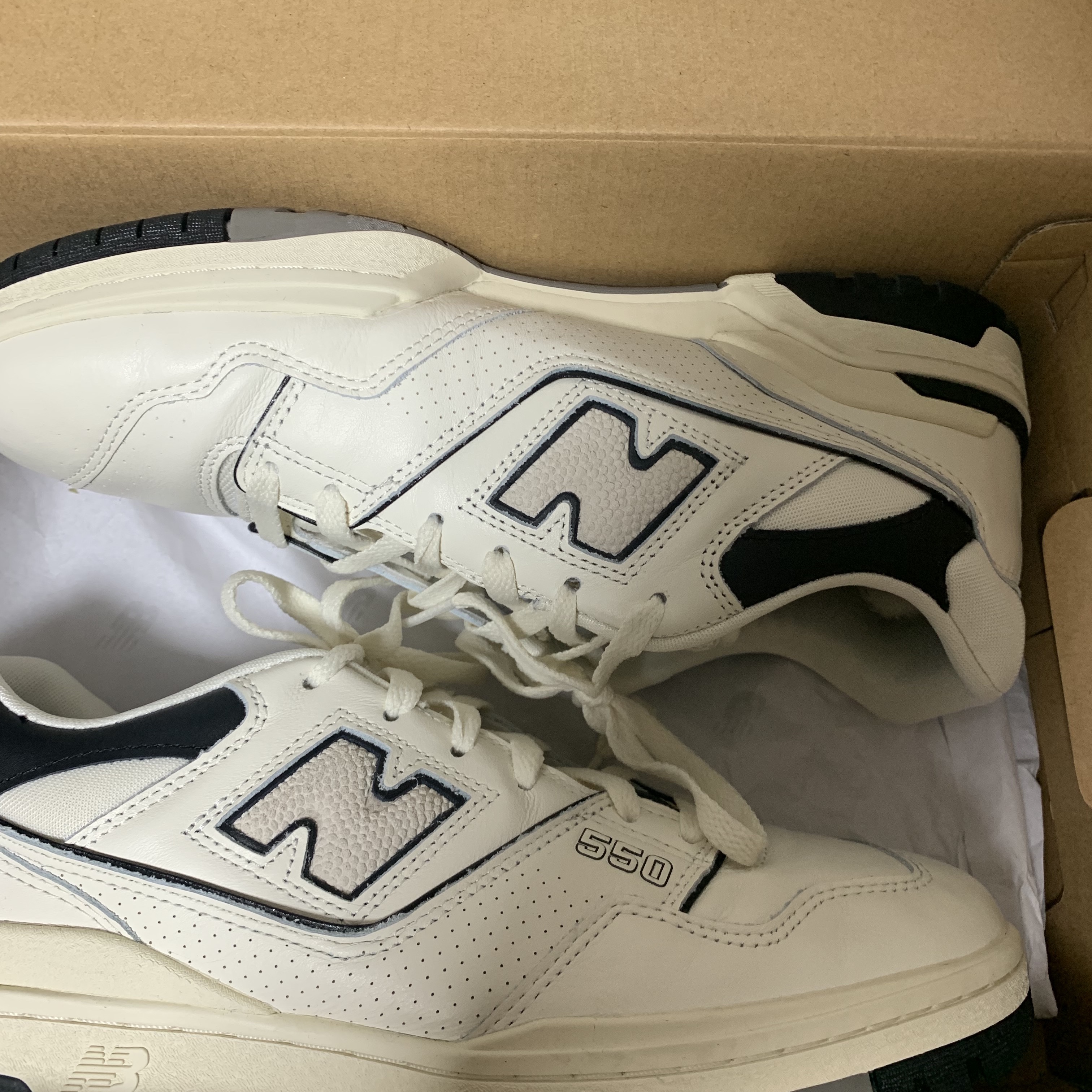 New Balance 550 White Grey - 2E Wide 착용 스타일 - 2