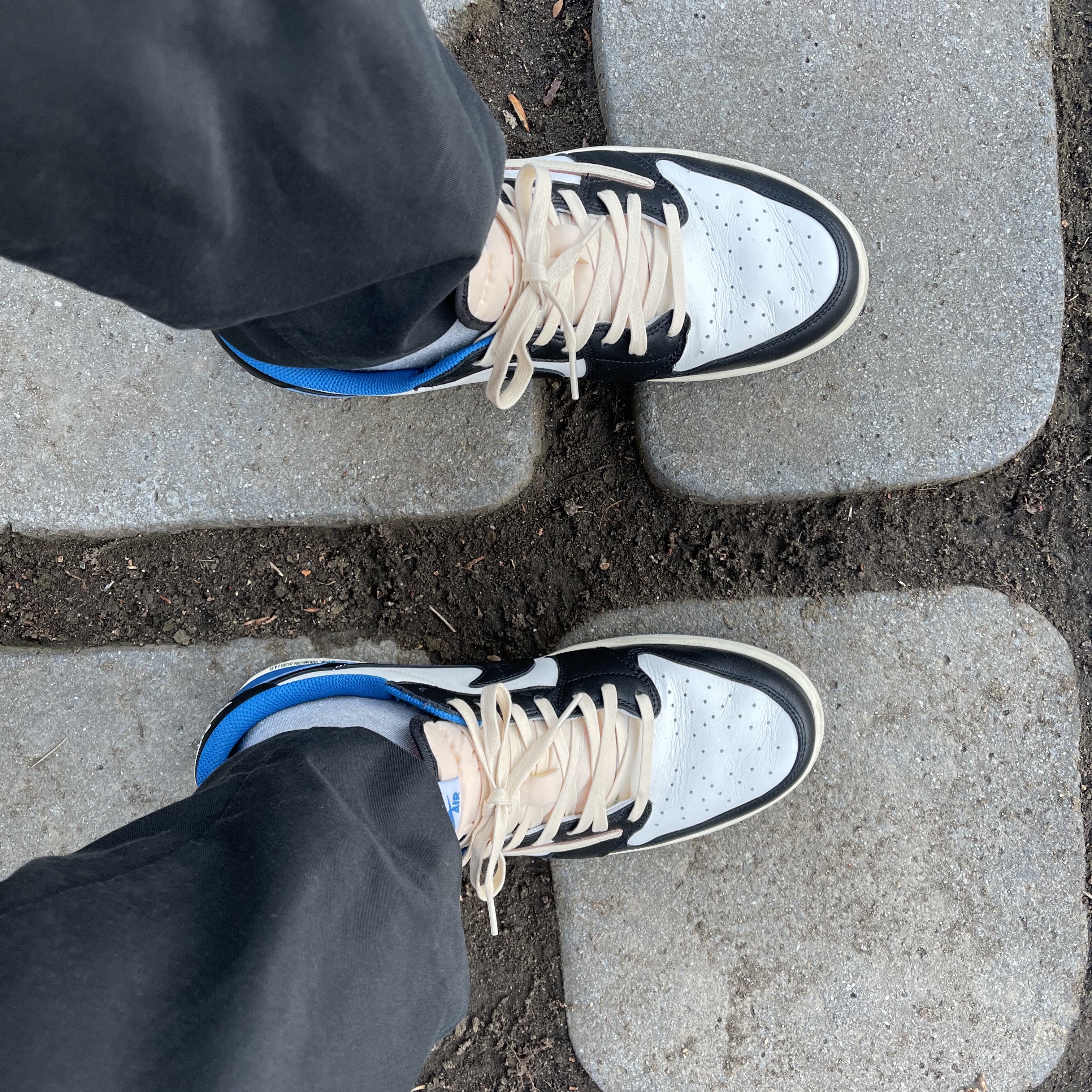 Jordan 1 x Travis Scott x Fragment Retro Low OG SP Military Blue 착용 스타일 - 2