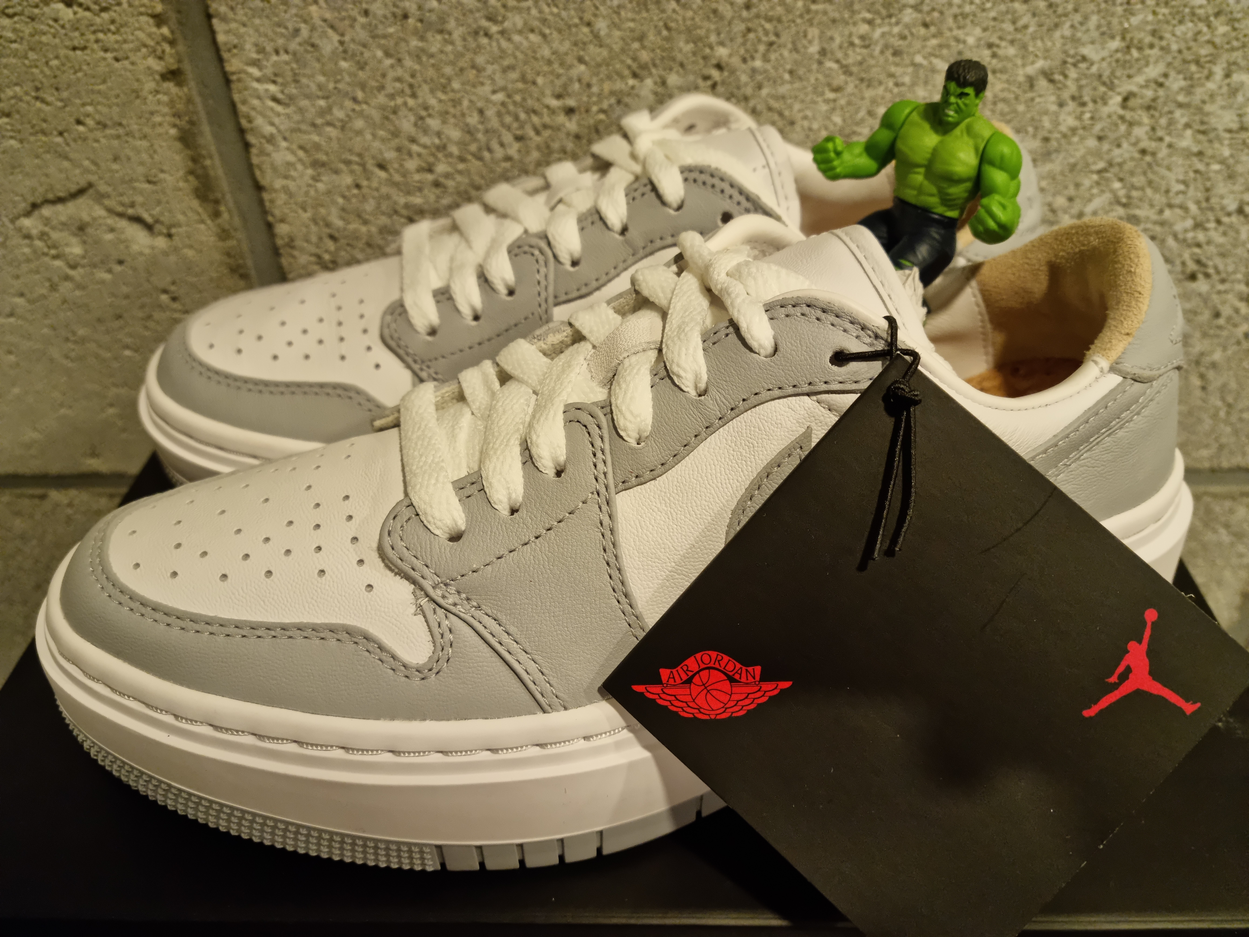 (W) Jordan 1 Elevate Low White and Wolf Grey 착용 스타일 - 3