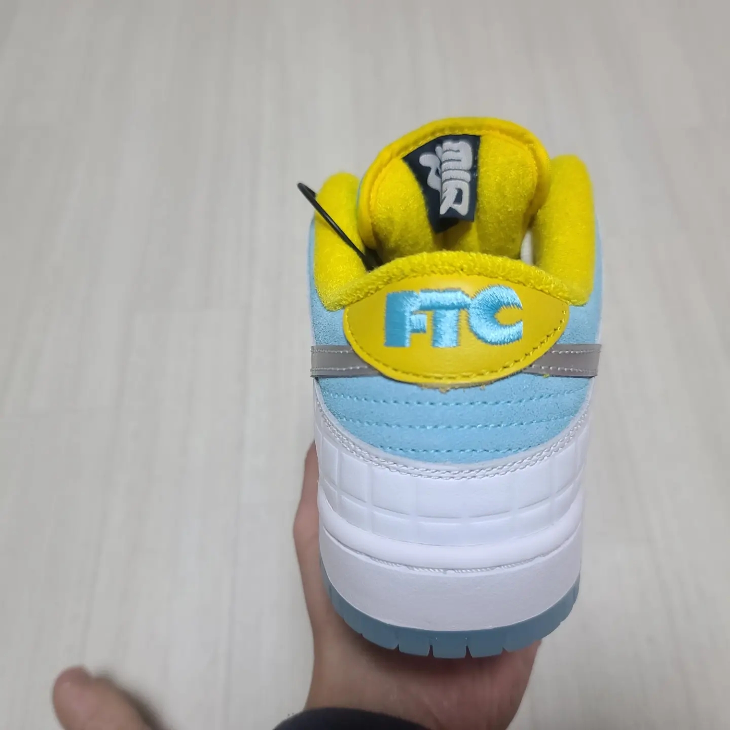 Nike x FTC SB Dunk Low Pro QS Lagoon Pulse 착용 스타일 - 3