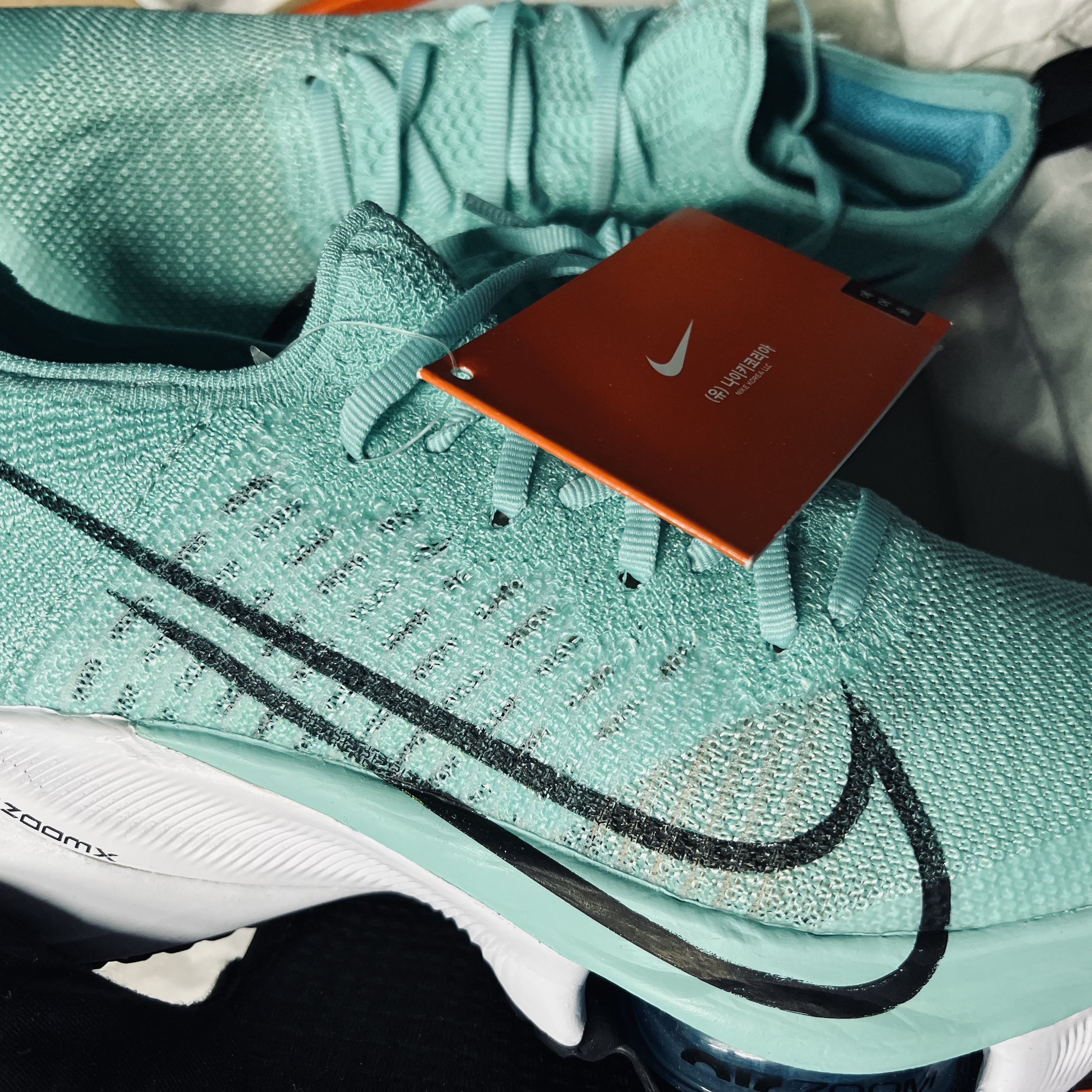 (W) Nike Air Zoom Tempo Next% Flyknit Hyper Turquiose 착용 스타일