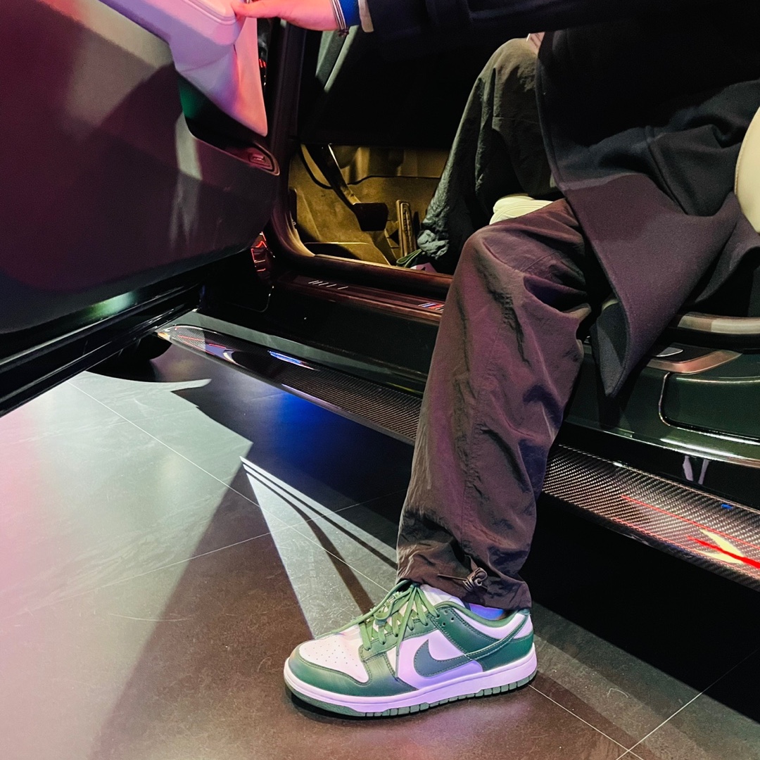 Nike Dunk Low Retro Varsity Green 착용 스타일 - 2