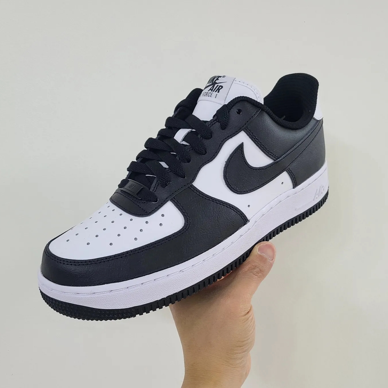 Nike Air Force 1 '07 Low White 착용 스타일 - 1