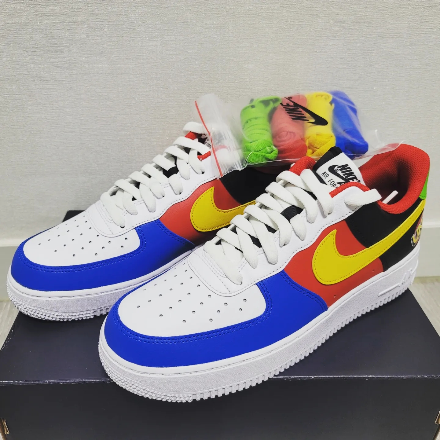 Nike x UNO Air Force 1 '07 QS White Yellow Zest 착용 스타일