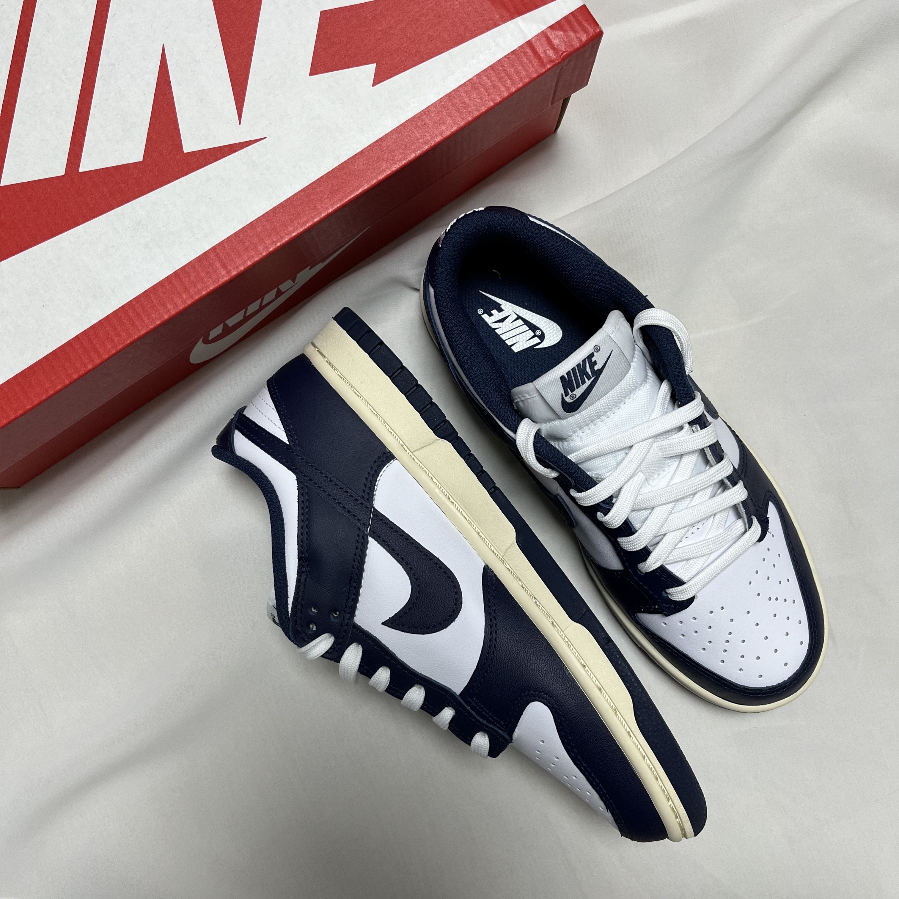 (W) Nike Dunk Low Vintage Midnight Navy 착용 스타일 - 2