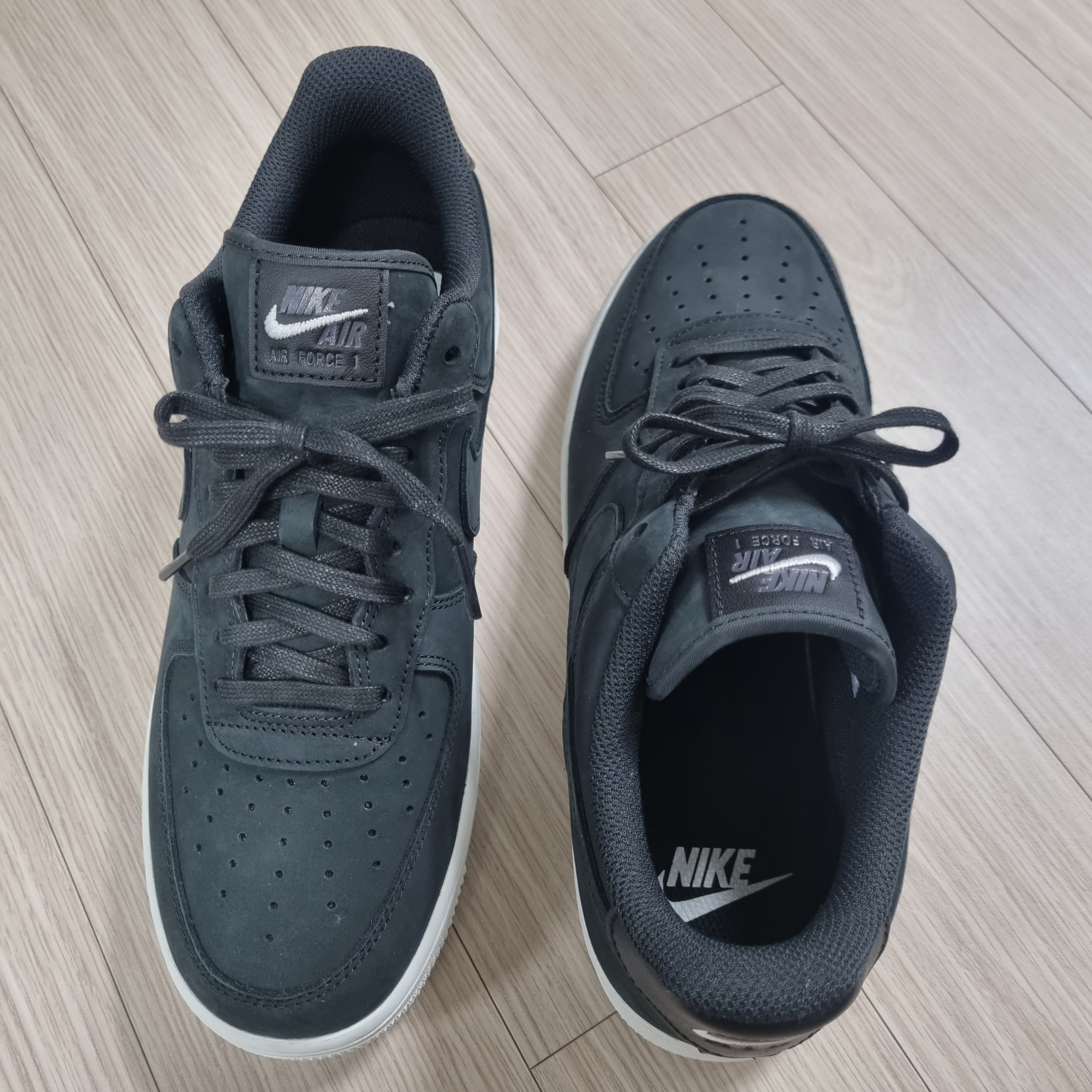 Nike Air Force 1 '07 LX Off Noir 착용 스타일 - 2