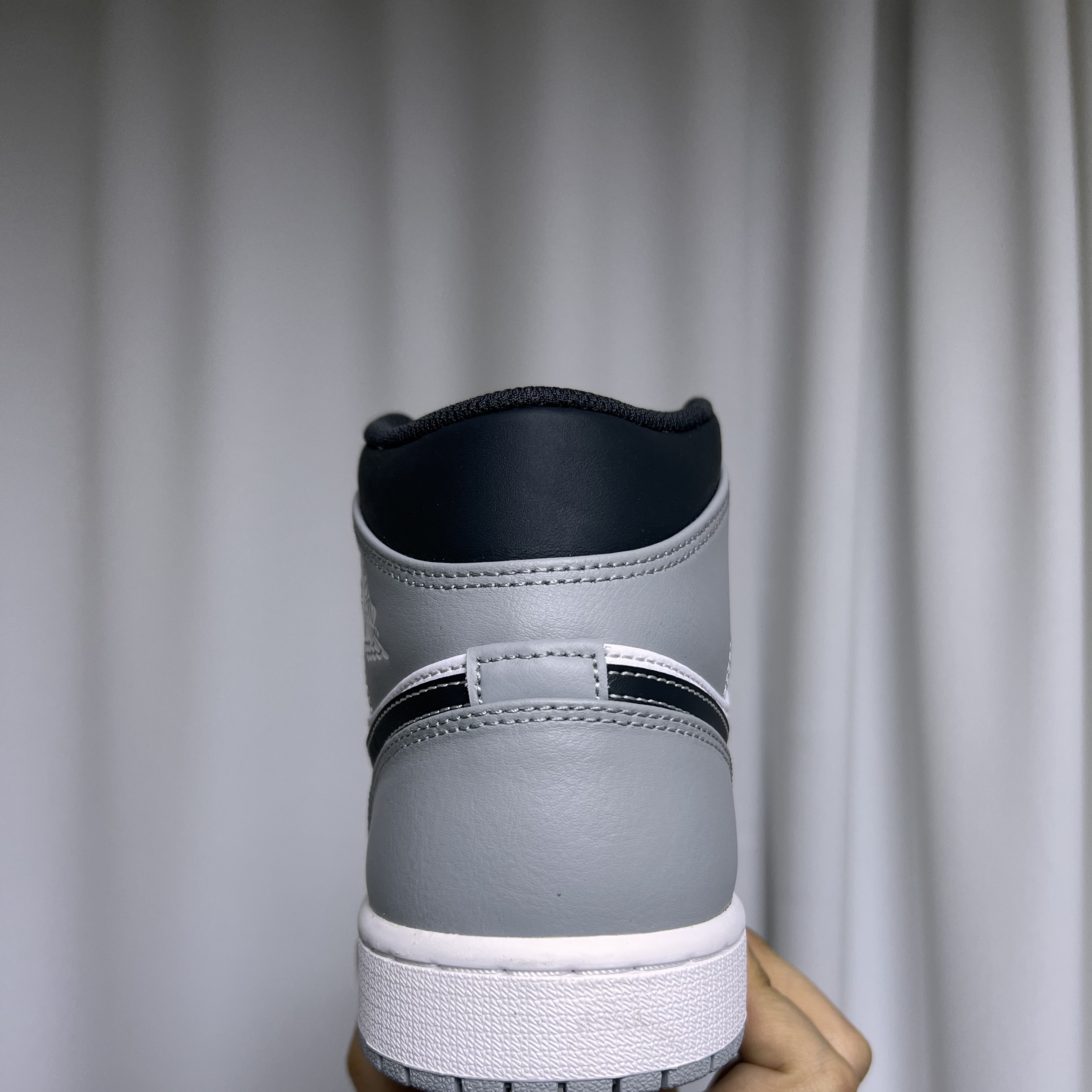 Jordan 1 Mid Light Smoke Grey Anthracite 착용 스타일 - 4