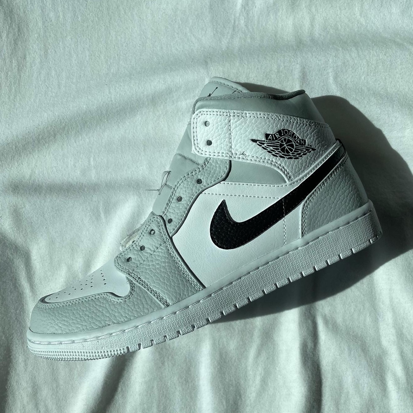 Jordan 1 Mid Triple White, (W) Jordan 1 Mid White Snakeskin 착용 스타일 - 2