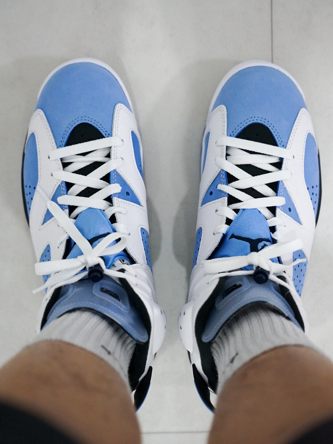 Jordan 6 Retro University Blue 착용 스타일 - 2