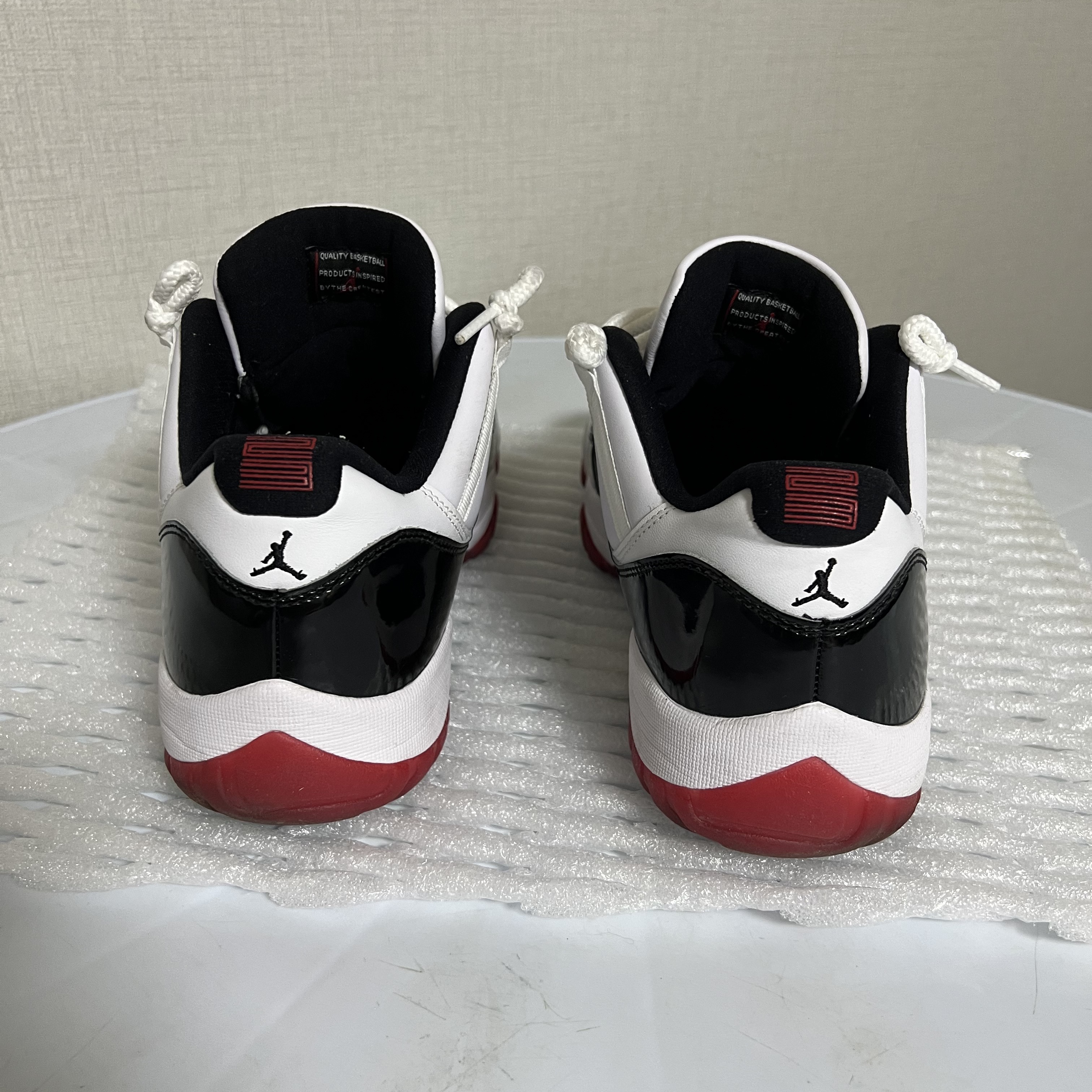 Jordan 11 Retro Low Concord Bred 착용 스타일 - 4