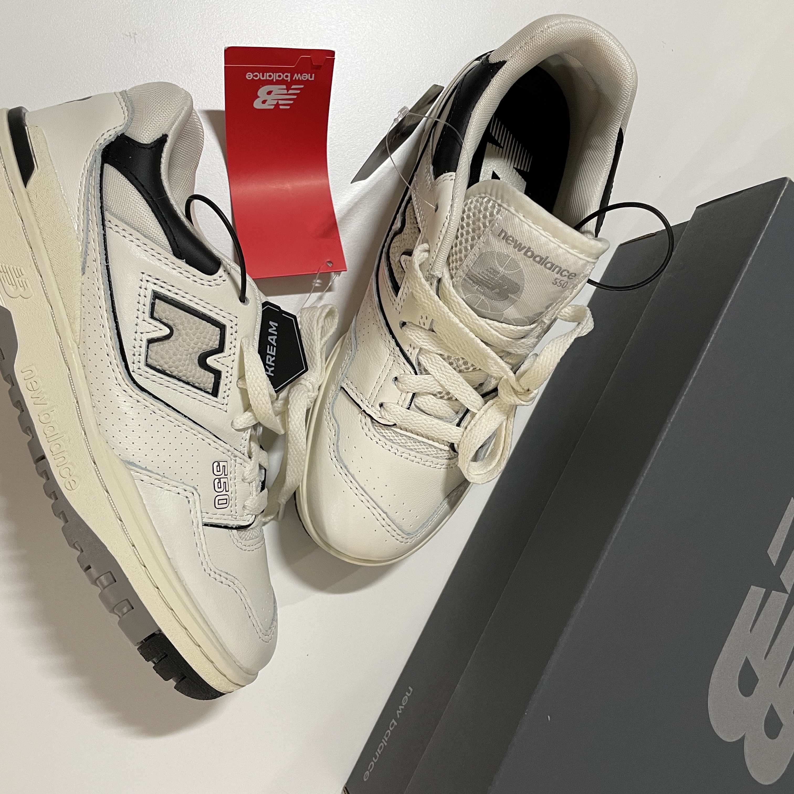 New Balance 550 White Grey - 2E Wide 착용 스타일 - 2