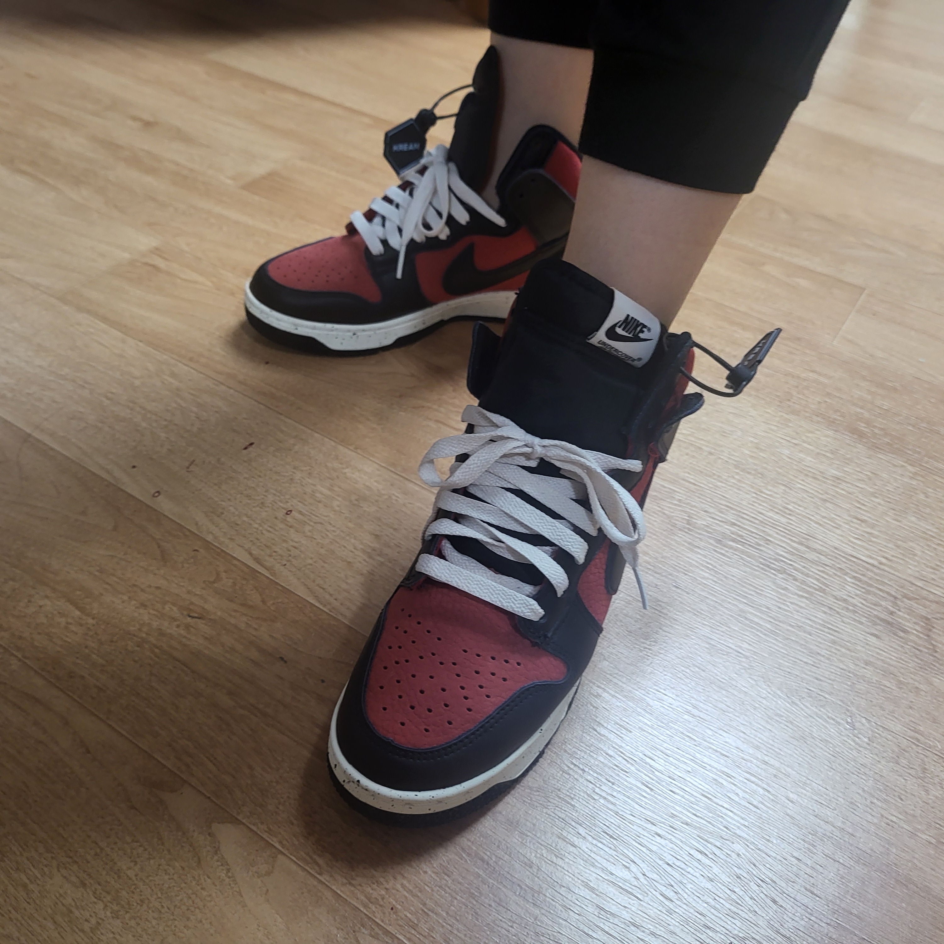 Nike x Undercover Dunk High 1985 Gym Red 착용 스타일 - 1