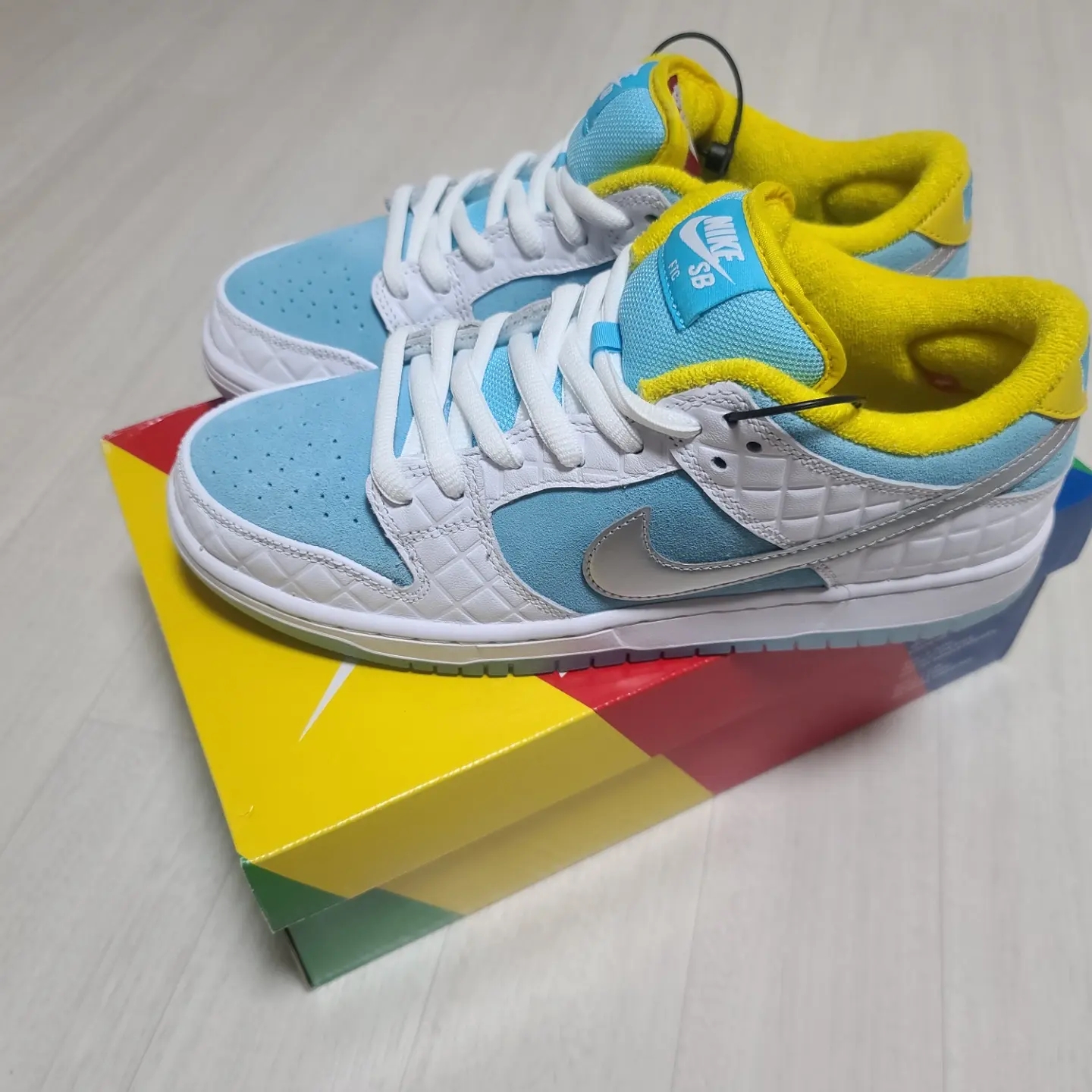 Nike x FTC SB Dunk Low Pro QS Lagoon Pulse 착용 스타일 - 1