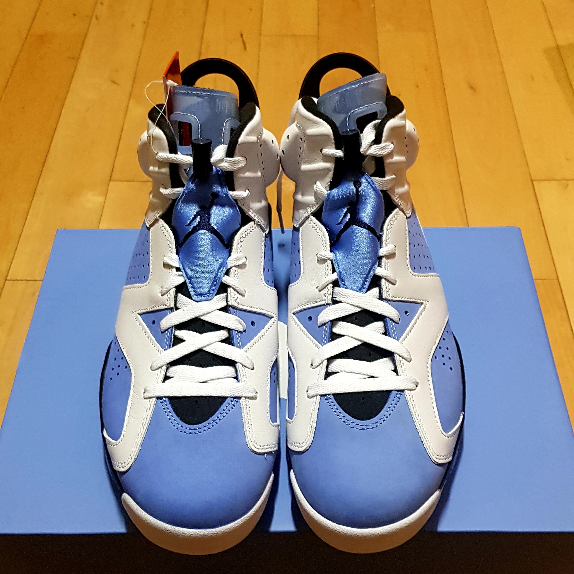 Jordan 6 Retro University Blue 착용 스타일 - 2