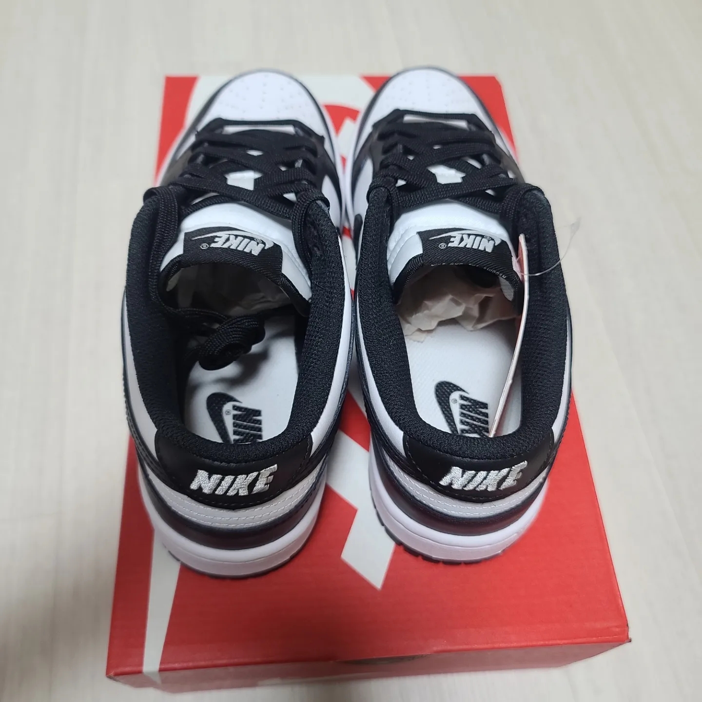 (W) Nike Dunk Low Black 착용 스타일 - 2