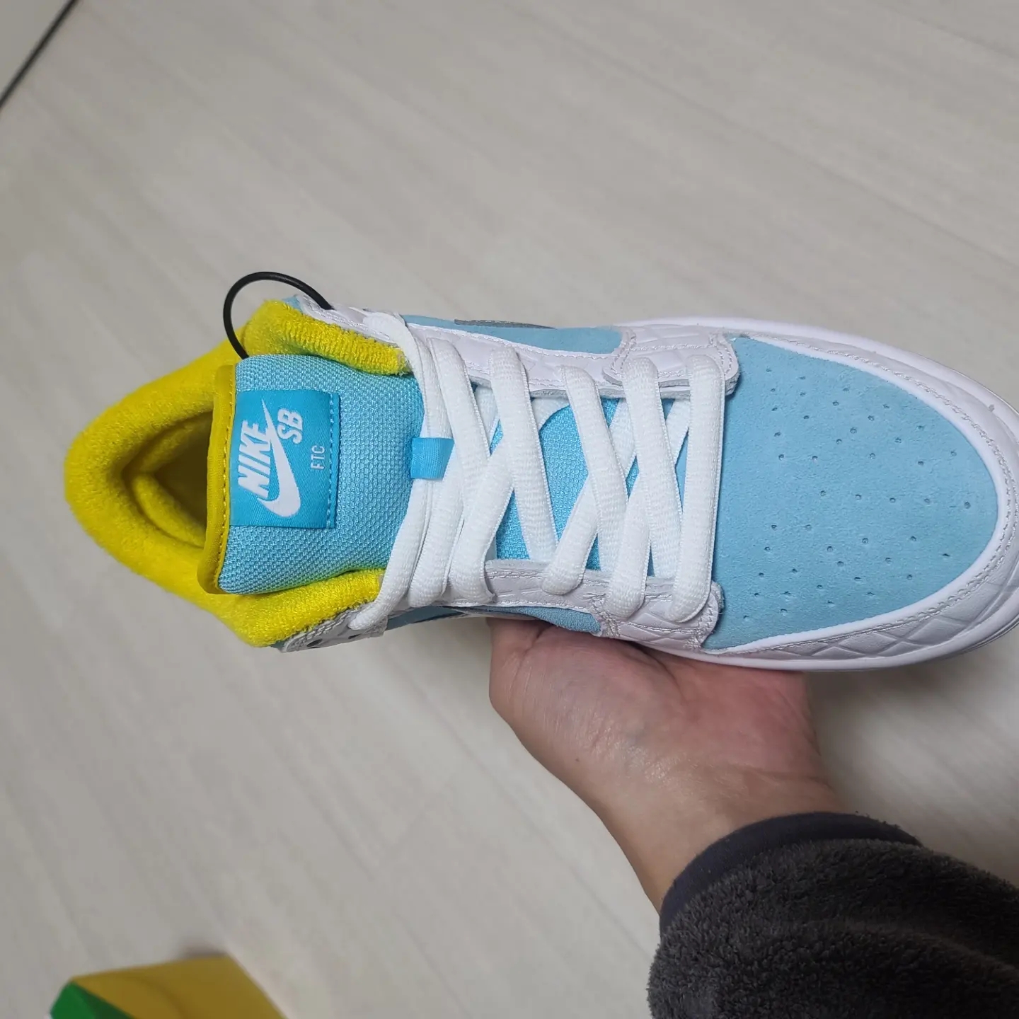 Nike x FTC SB Dunk Low Pro QS Lagoon Pulse 착용 스타일 - 5