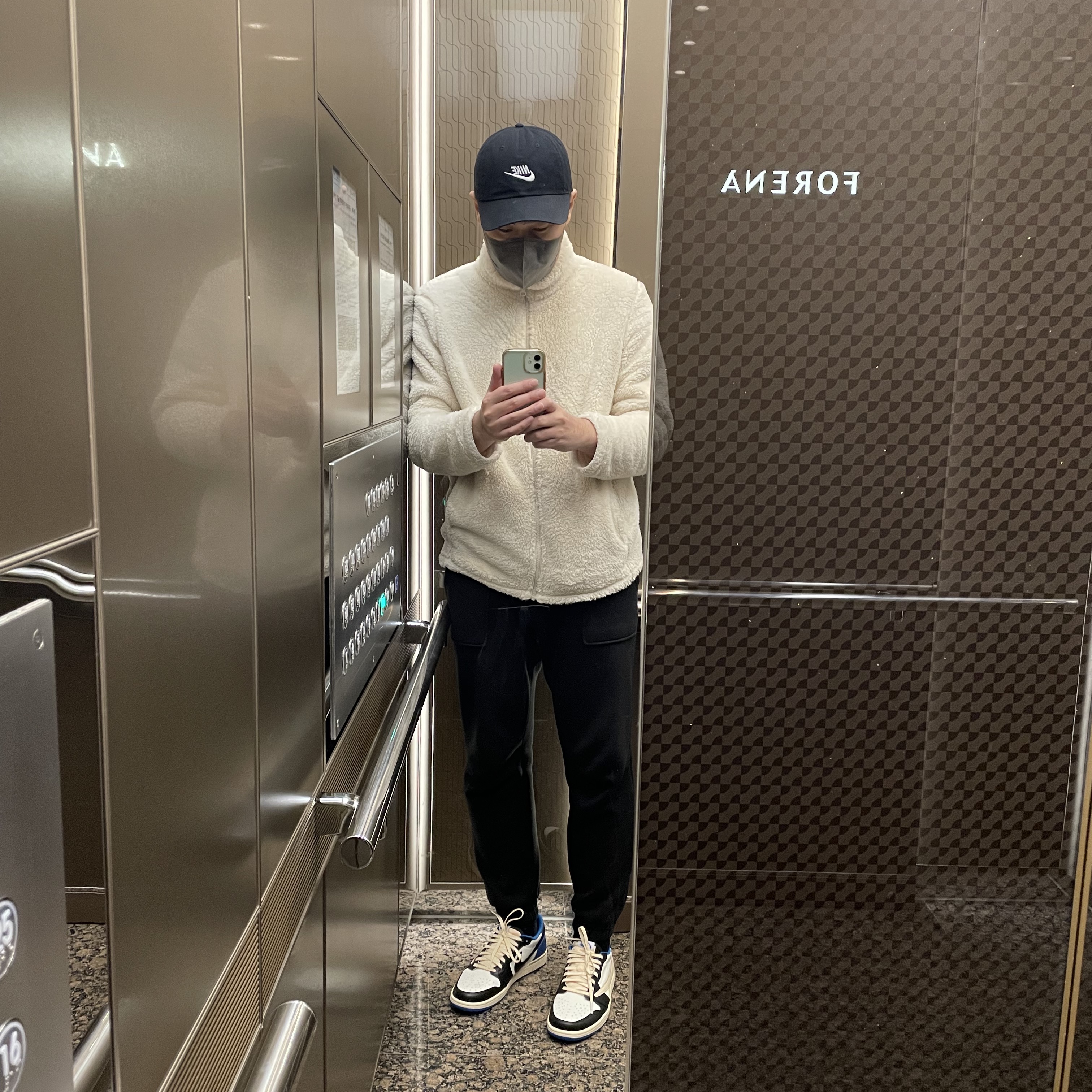 Jordan 1 x Travis Scott x Fragment Retro Low OG SP Military Blue 착용 스타일