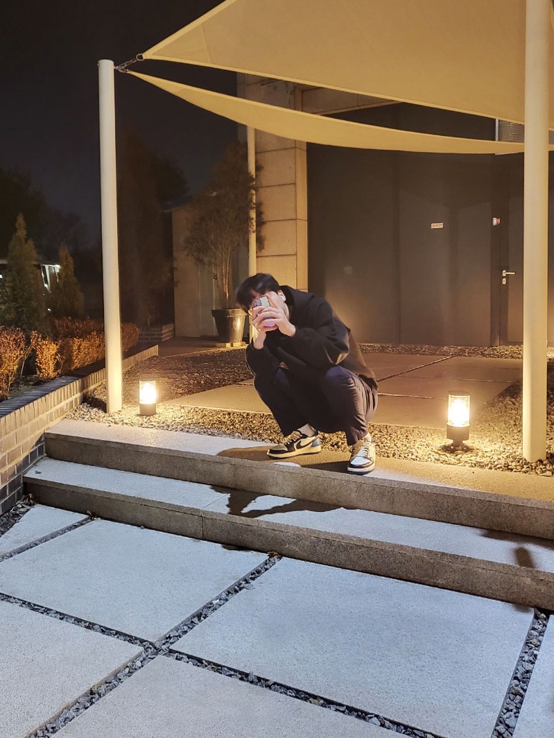 Jordan 1 x Travis Scott x Fragment Retro Low OG SP Military Blue, IAB Studio Hoodie Black White 착용 스타일 - 2