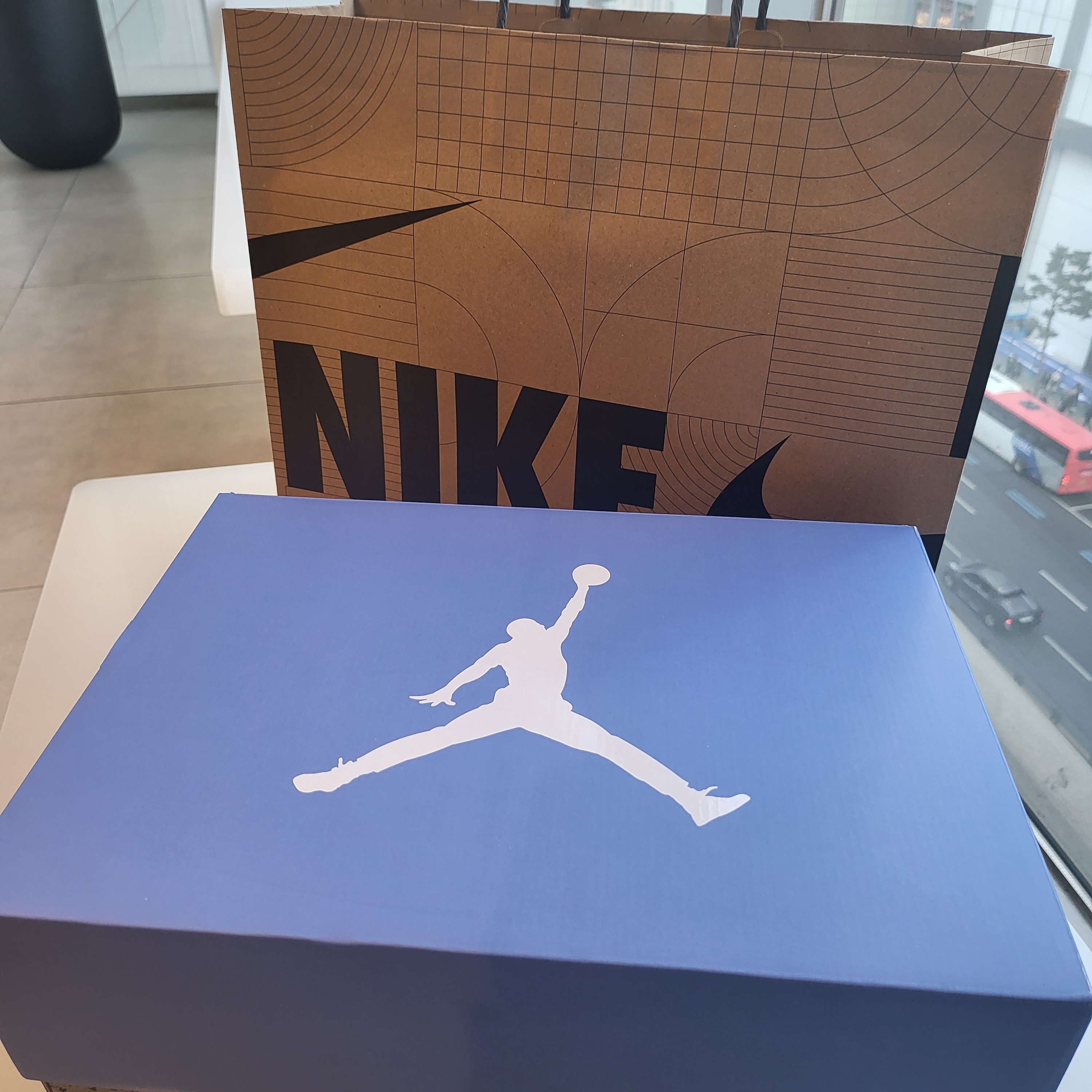 Jordan 6 Retro University Blue 착용 스타일 - 2