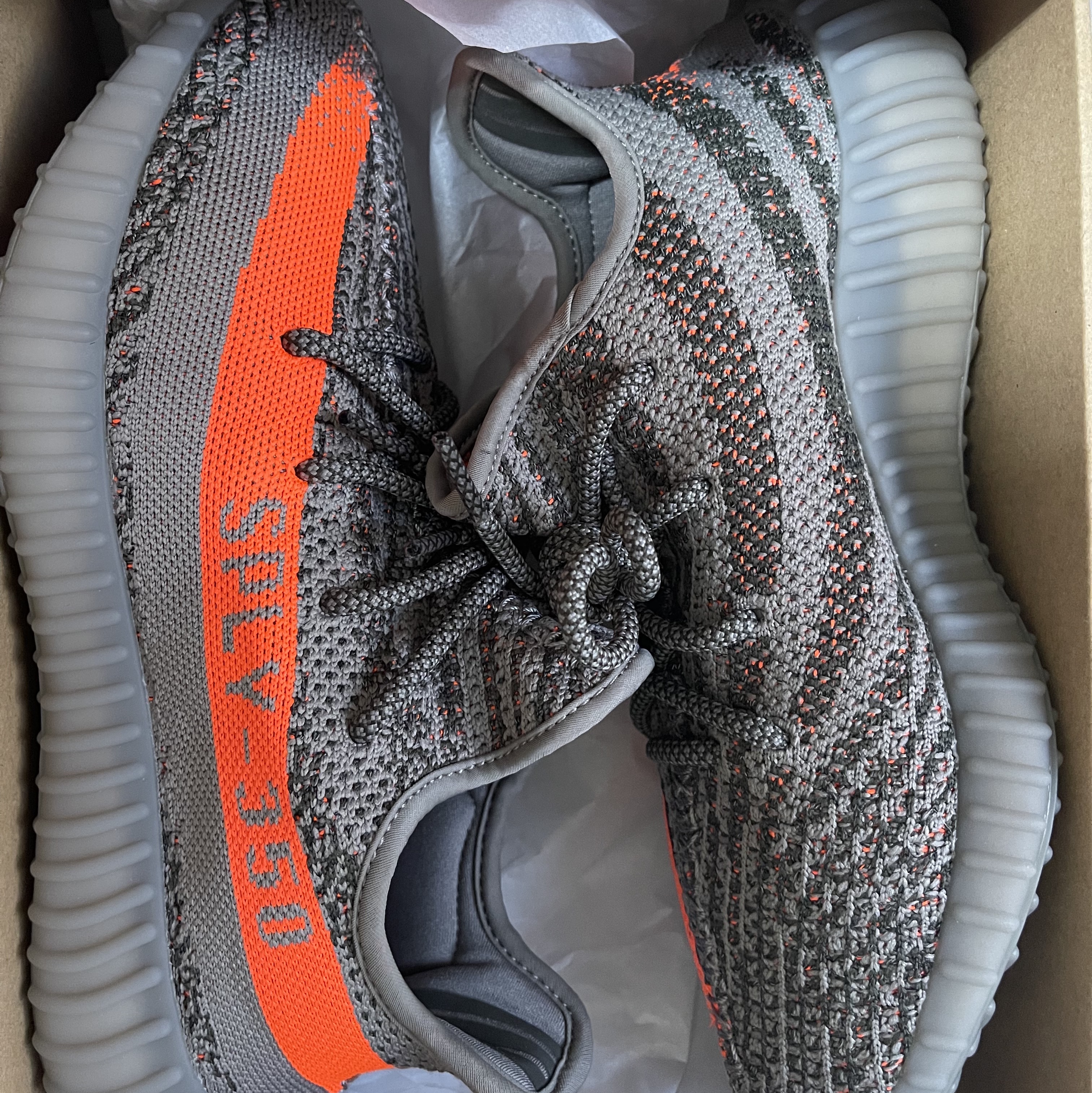 Adidas Yeezy Boost 350 V2 Beluga - Reflective 착용 스타일