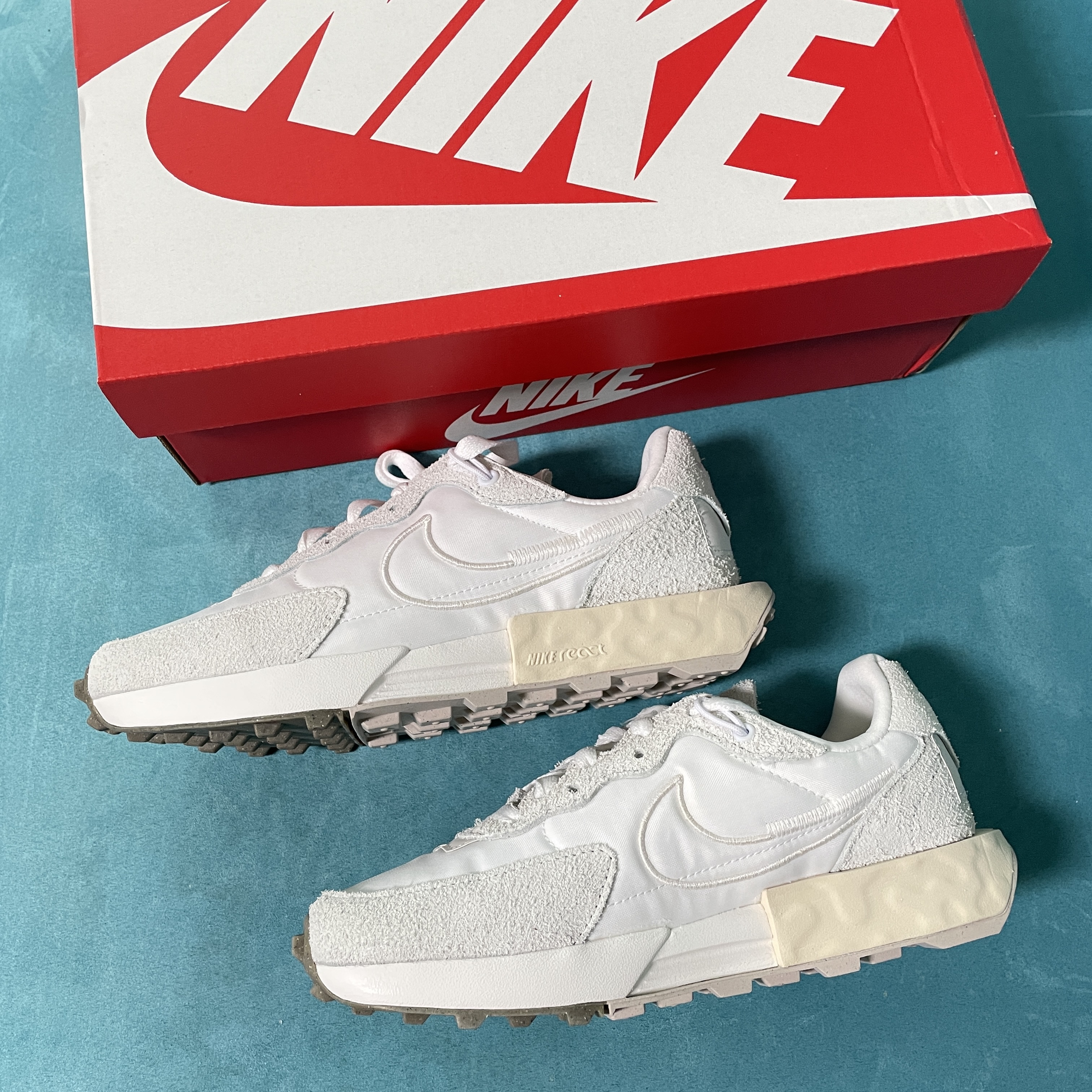 (W) Nike Fontanka Waffle White 착용 스타일