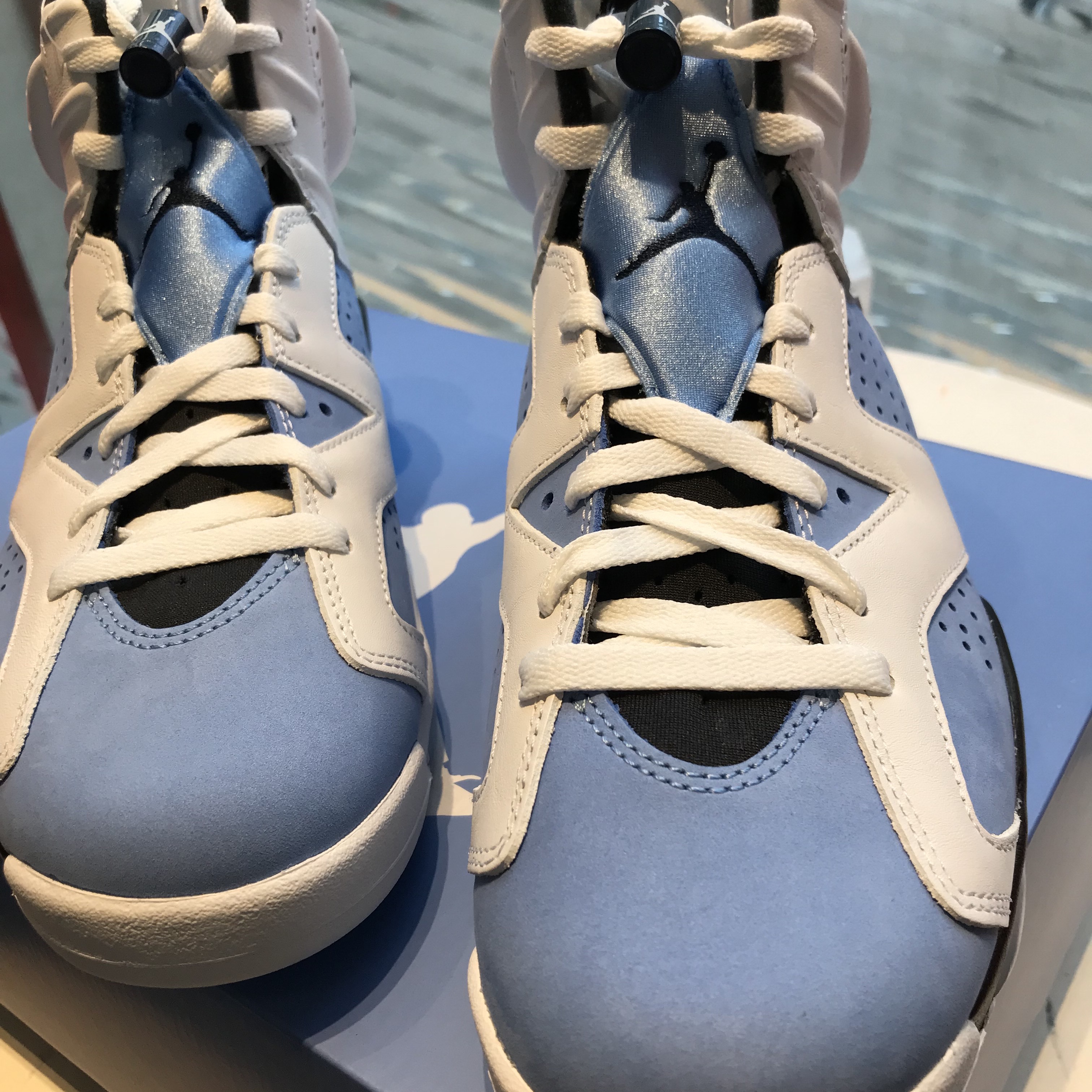 Jordan 6 Retro University Blue 착용 스타일 - 2
