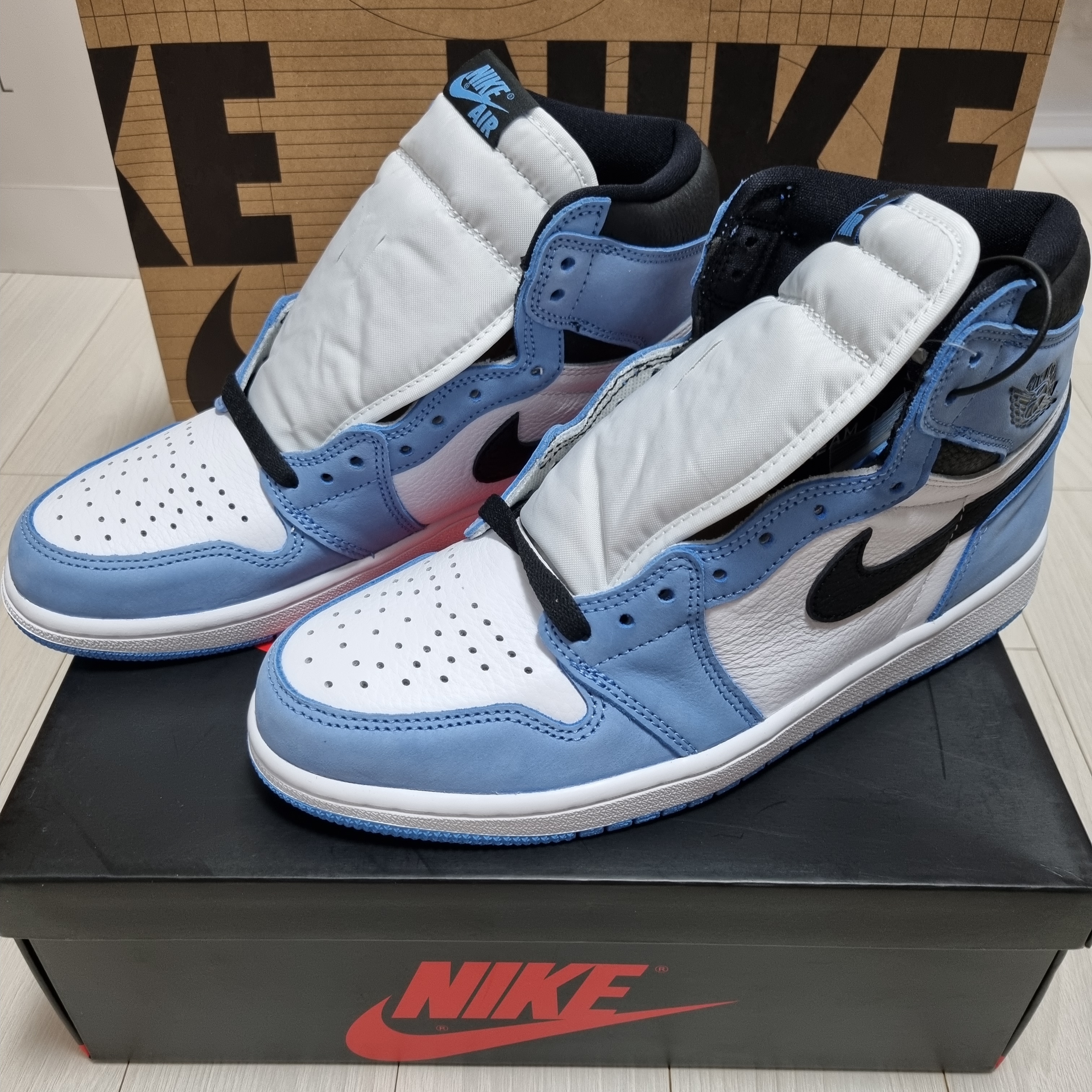 Jordan 1 Retro High OG University Blue 착용 스타일