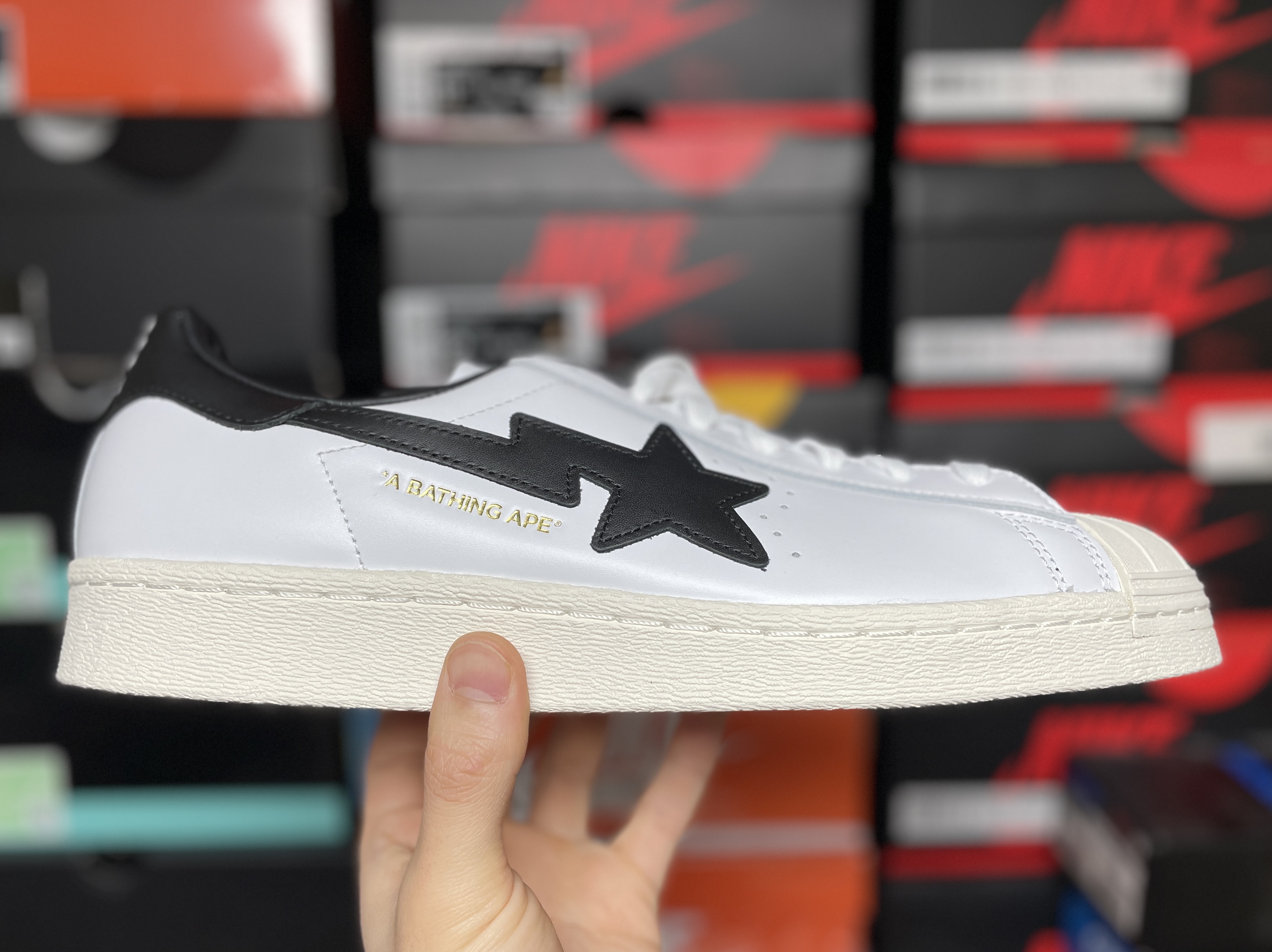 Adidas x BAPE Superstar 80s White Black 착용 스타일 - 2
