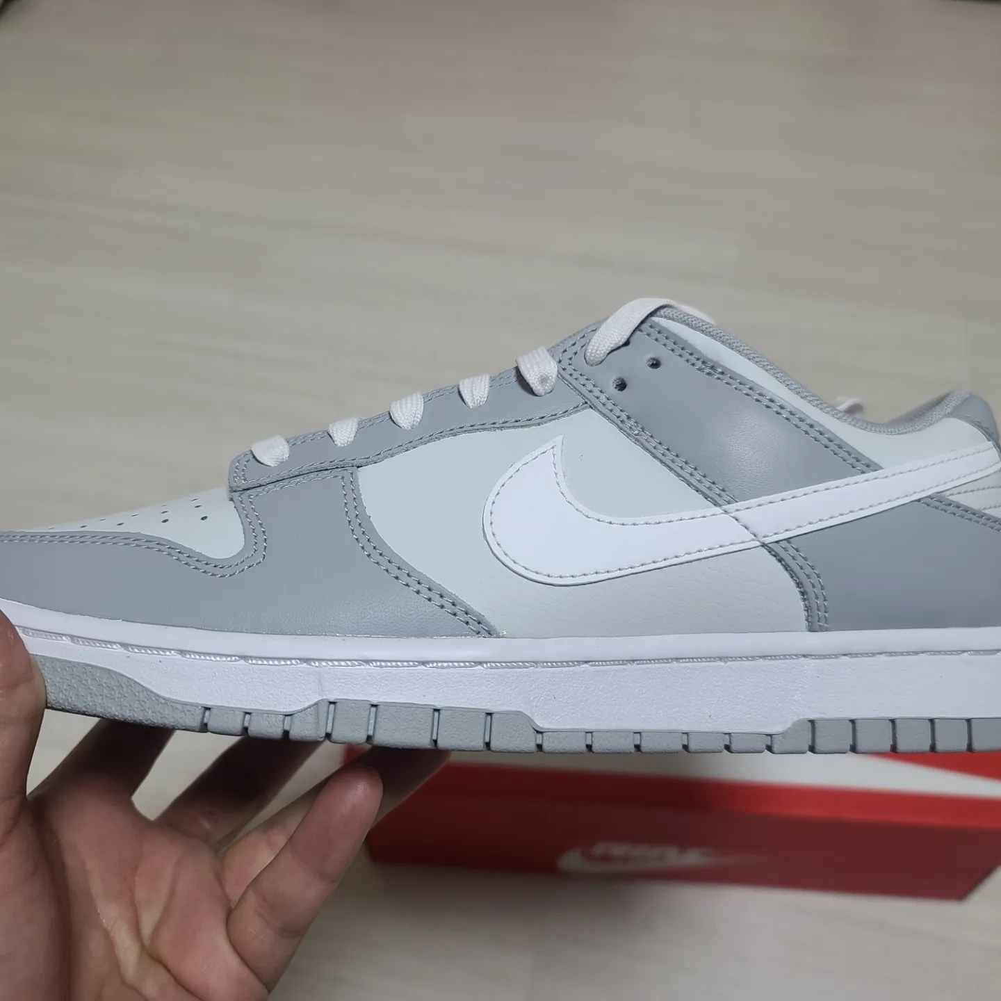 Nike Dunk Low Retro Wolf Grey 착용 스타일 - 2