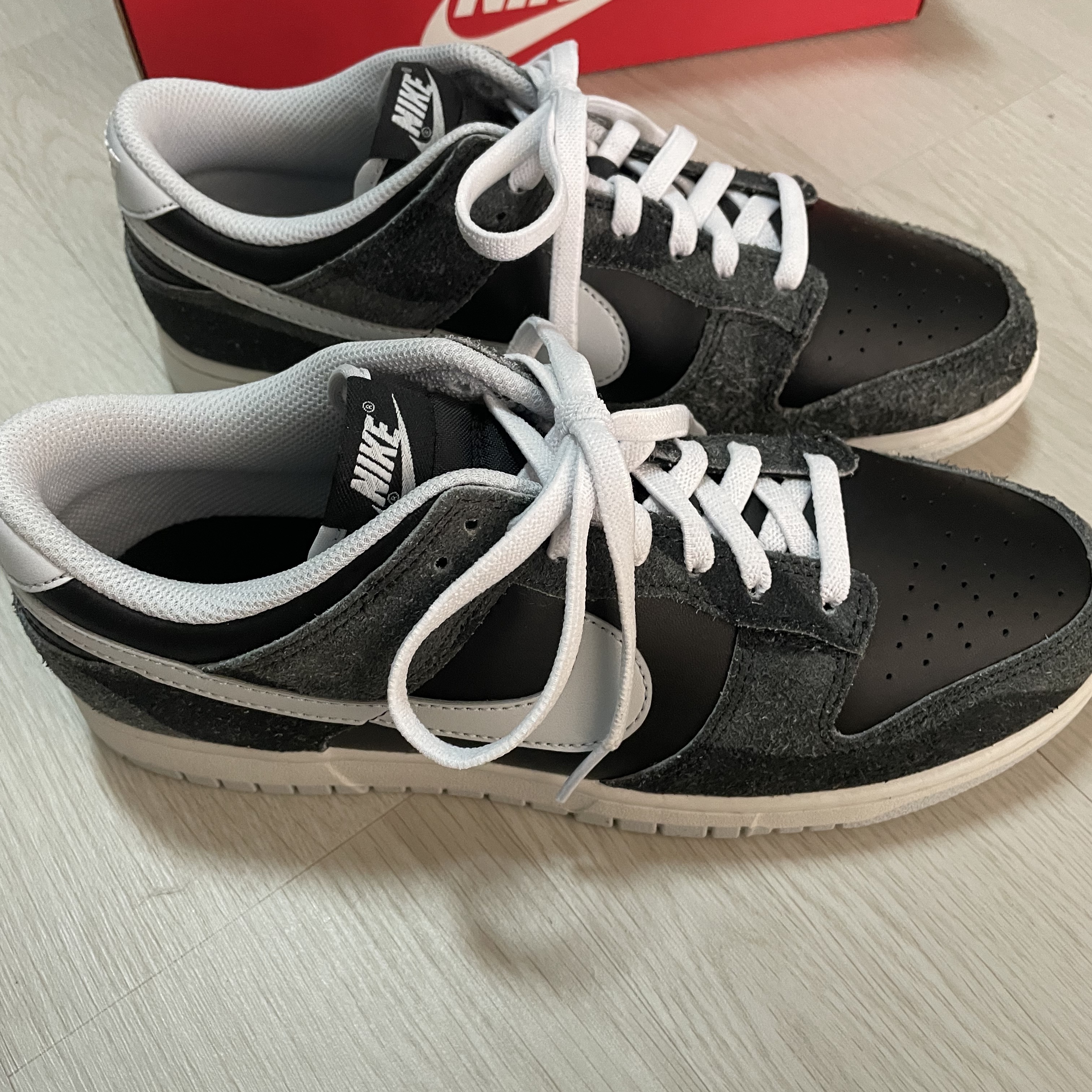 Nike Dunk Low Retro PRM Zebra 착용 스타일