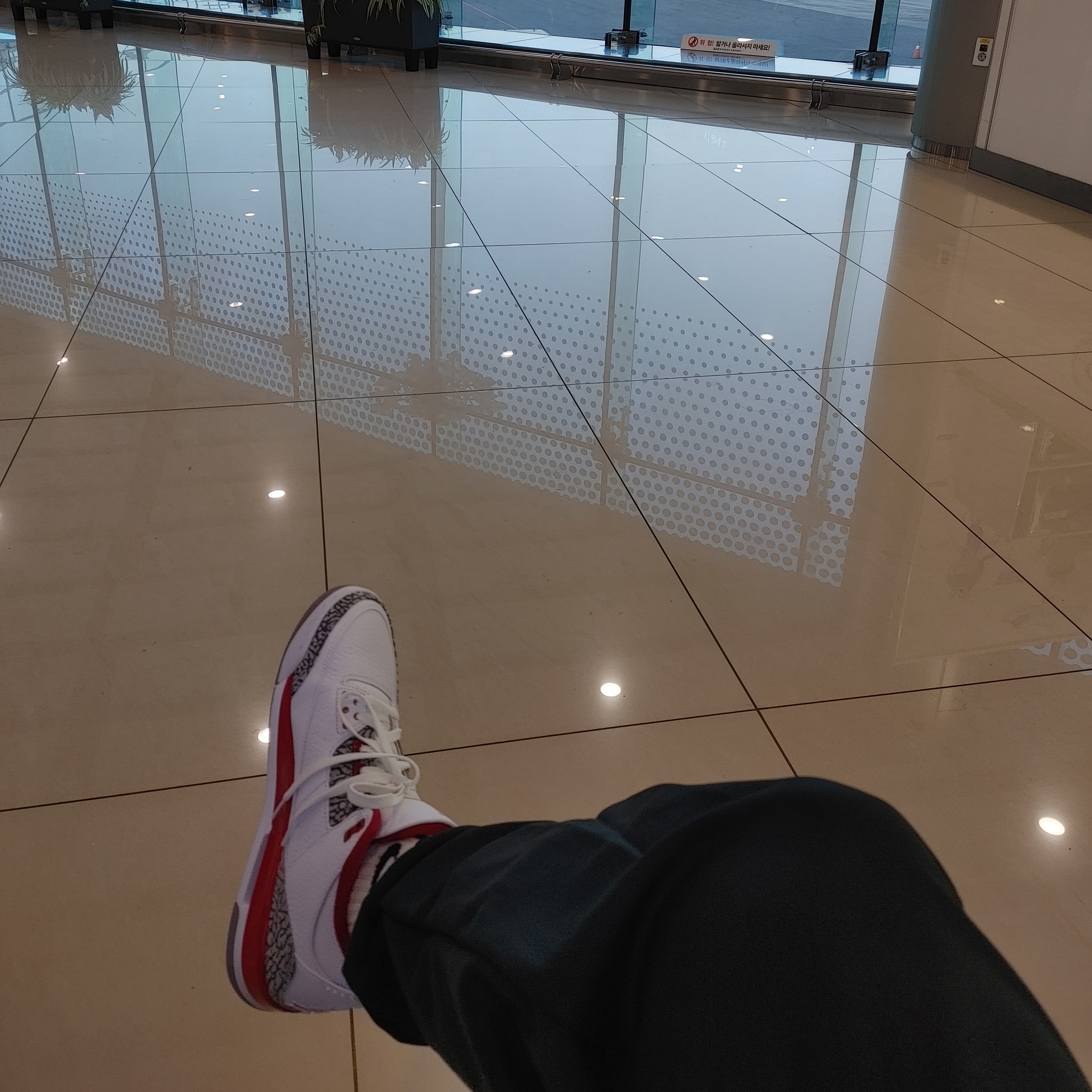 Jordan 3 Retro Cardinal Red 착용 스타일 - 1