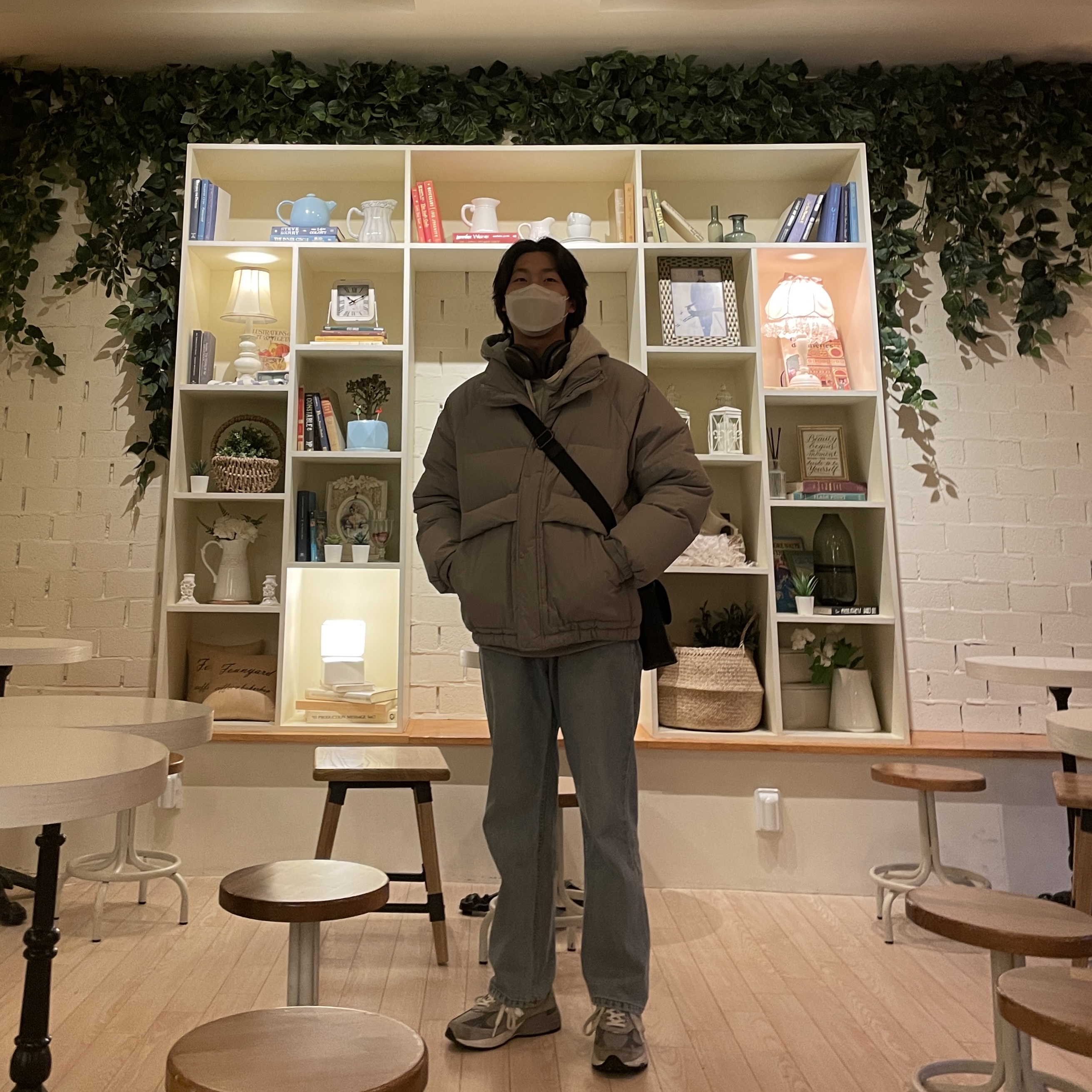 Apple AirPods Max Lightning Space Gray (Korean Ver.), New Balance 993 Made in USA Grey - D Standard 착용 스타일