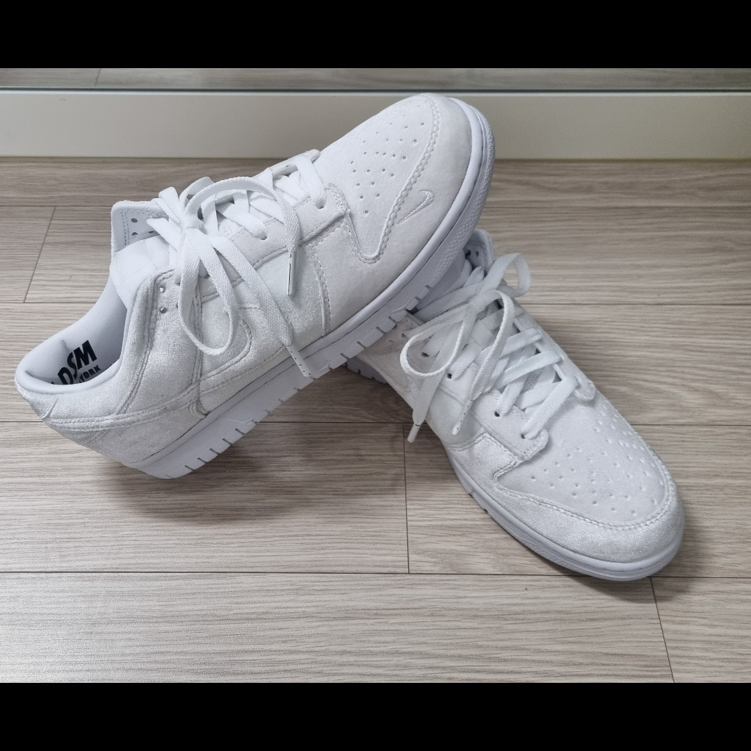 Nike x DSM Dunk Low Velvet White 착용 스타일 - 4
