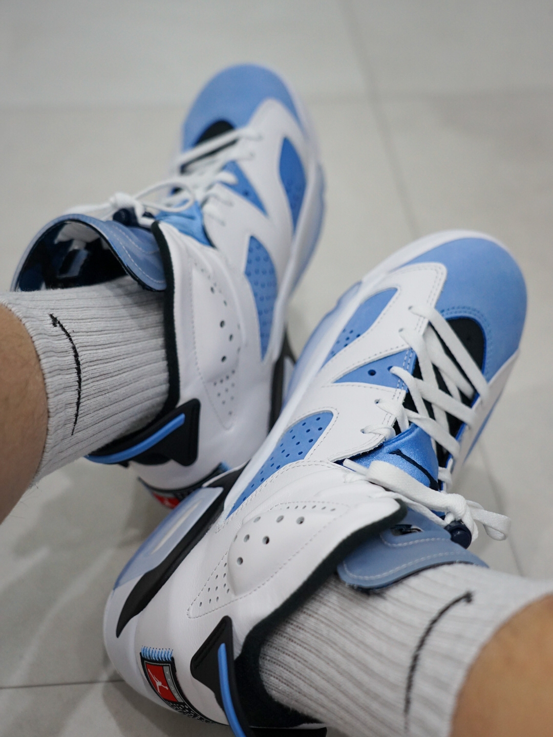 Jordan 6 Retro University Blue 착용 스타일 - 5