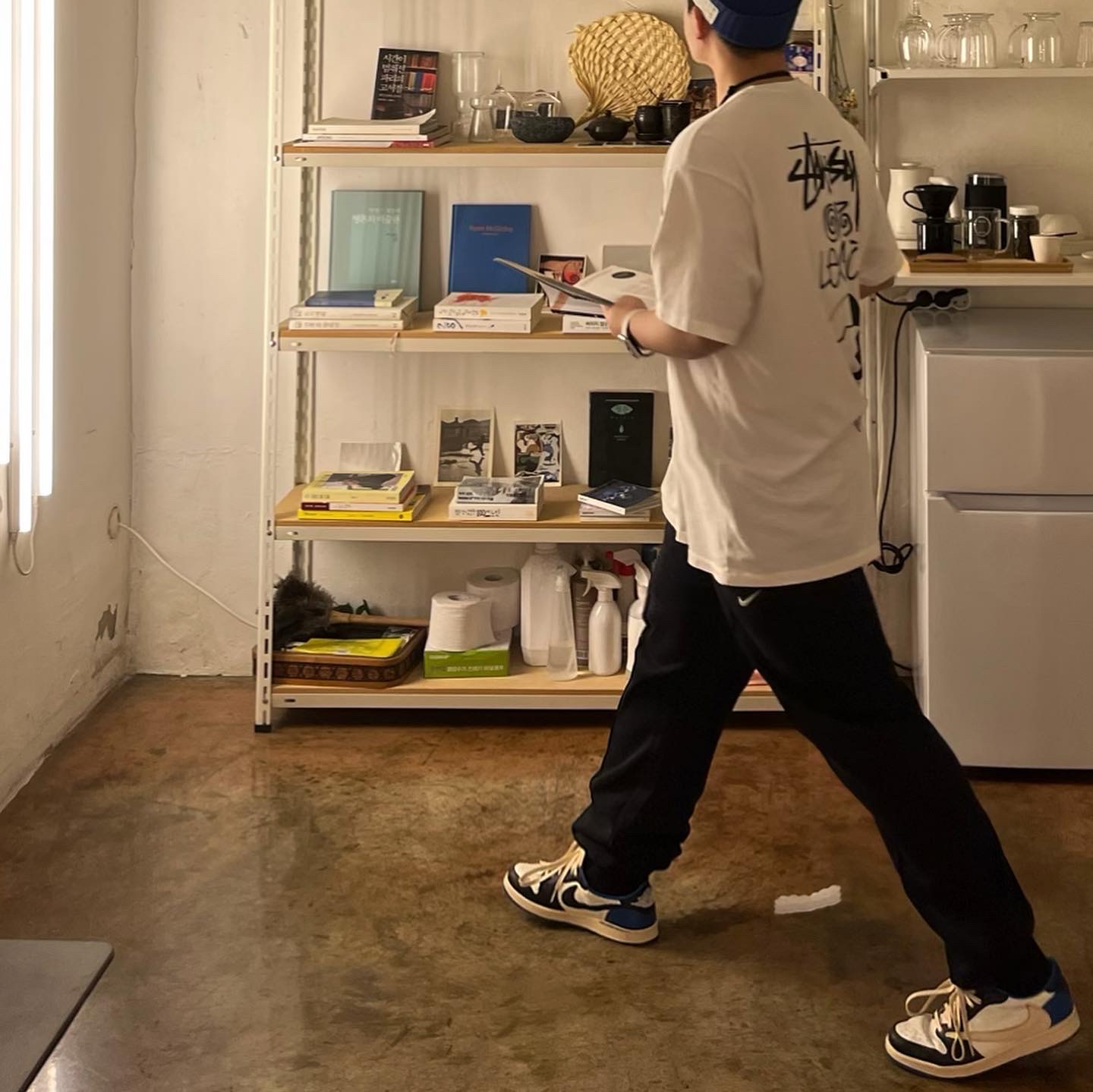 Stussy x Our Legacy Surfman Pig. Dyed T-Shirt Natural - 21FW, Nike NRG Solo Swoosh Fleece Pants Black - US/EU 착용 스타일 - 2