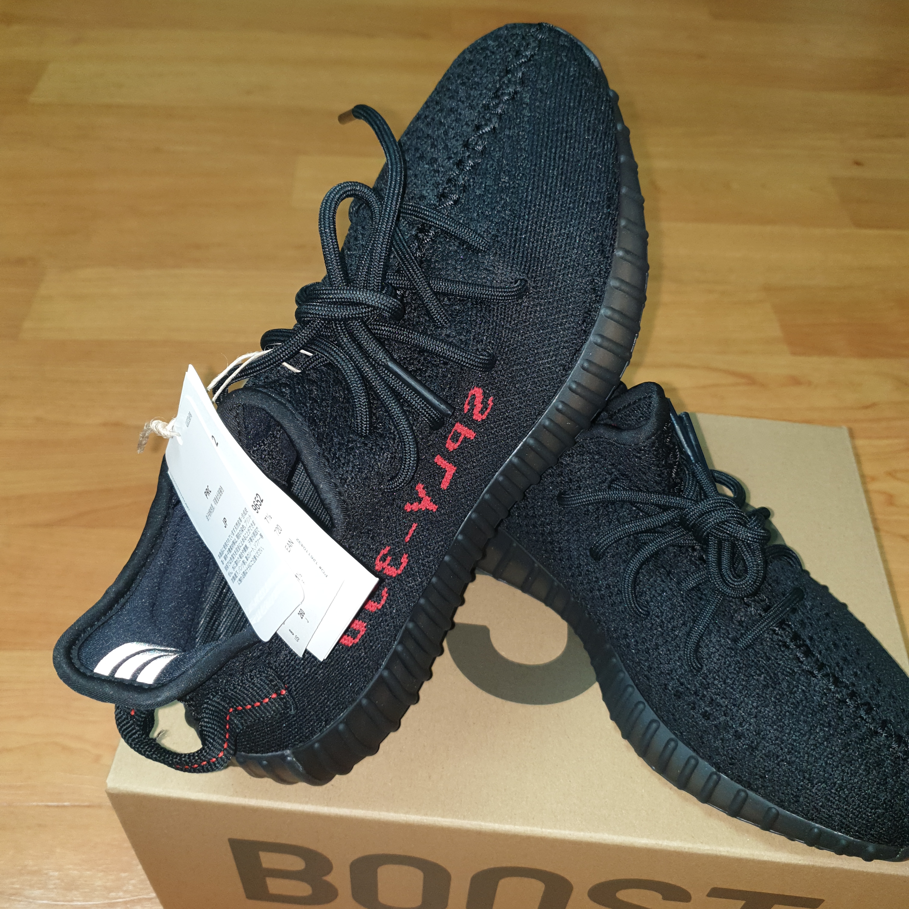 Adidas Yeezy Boost 350 V2 Black Red 2020 착용 스타일