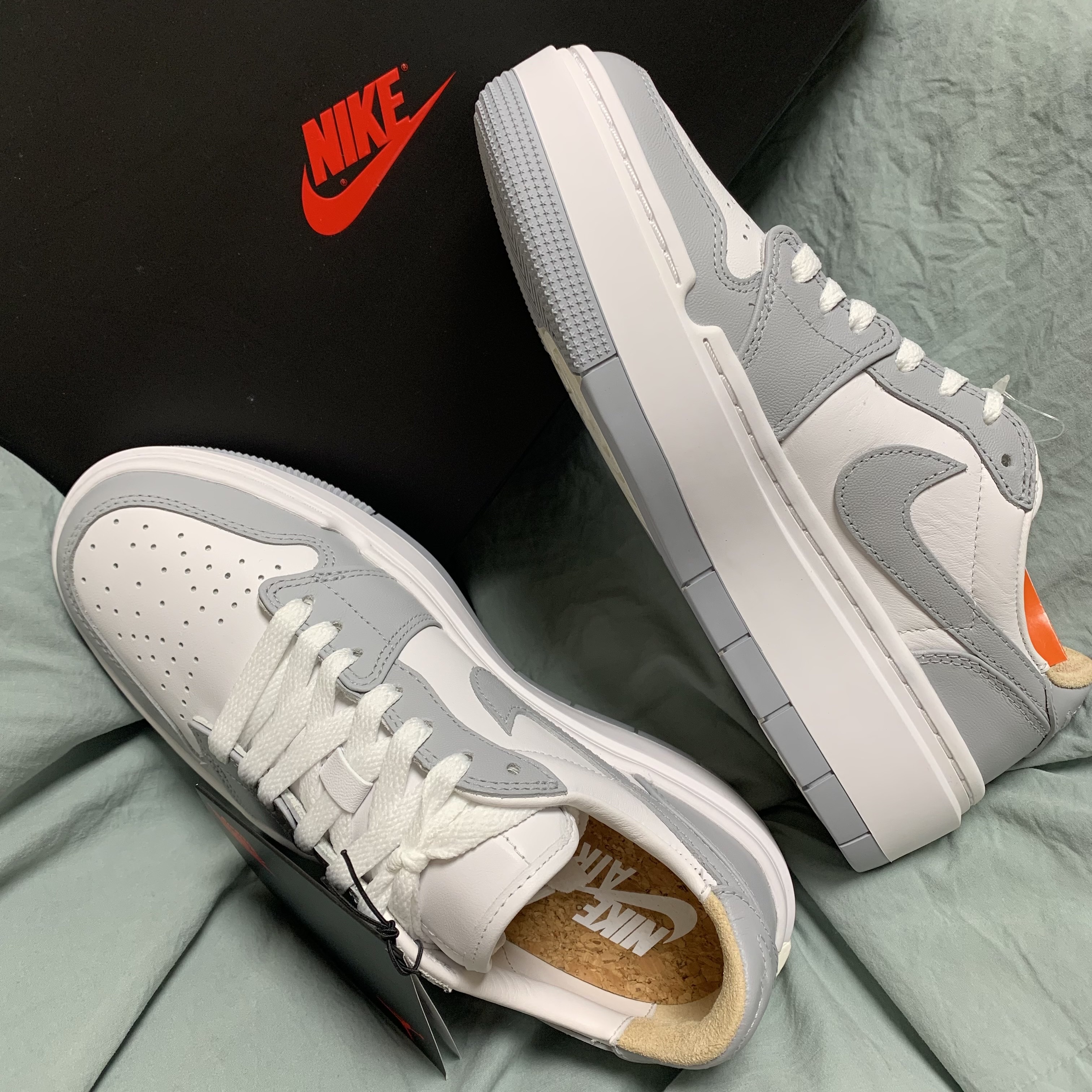 (W) Jordan 1 Elevate Low White and Wolf Grey 착용 스타일 - 2