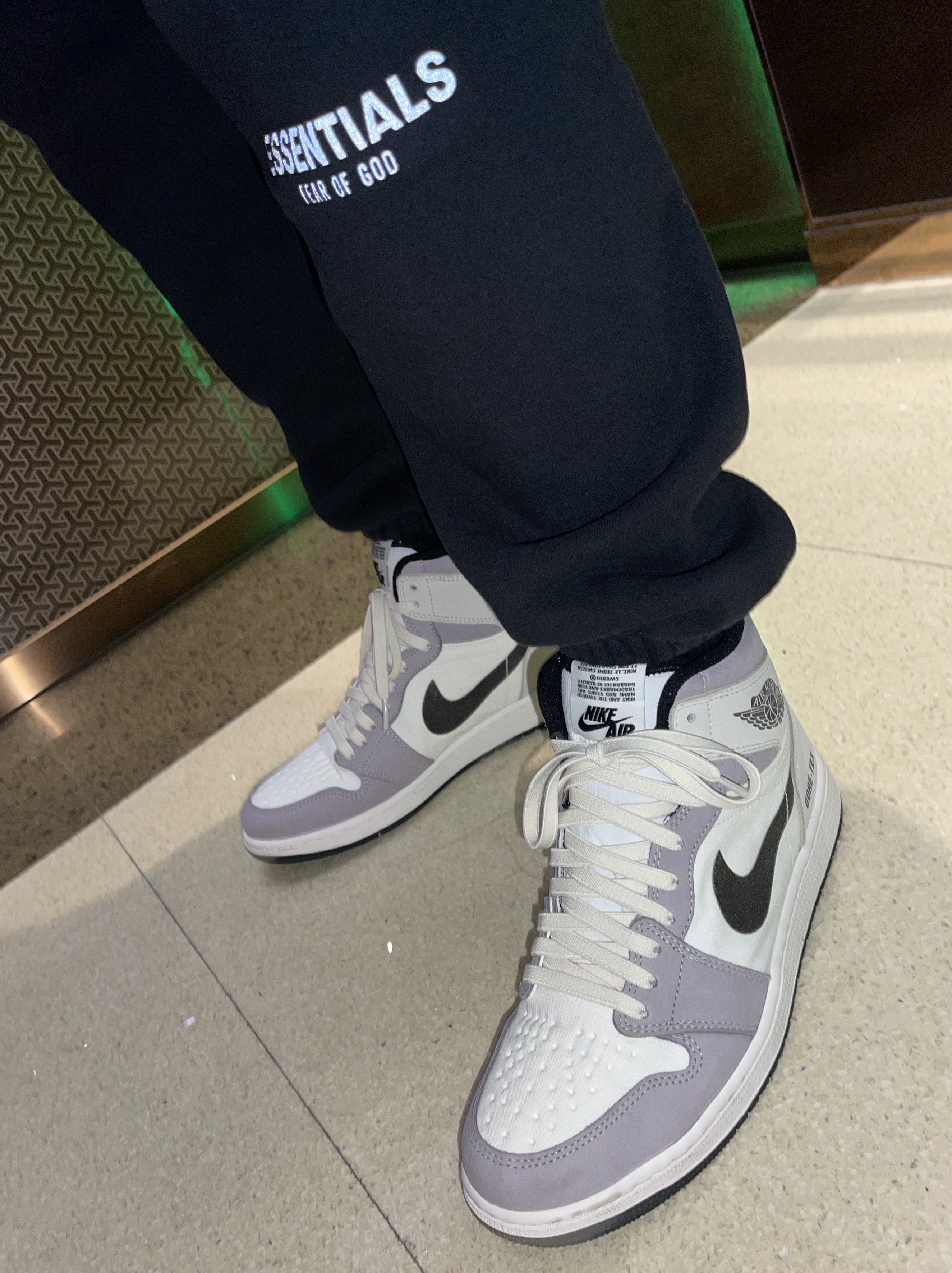 Jordan 1 Element Gore-Tex Sail, Essentials The Core Collection Sweatpants Black 착용 스타일 - 3