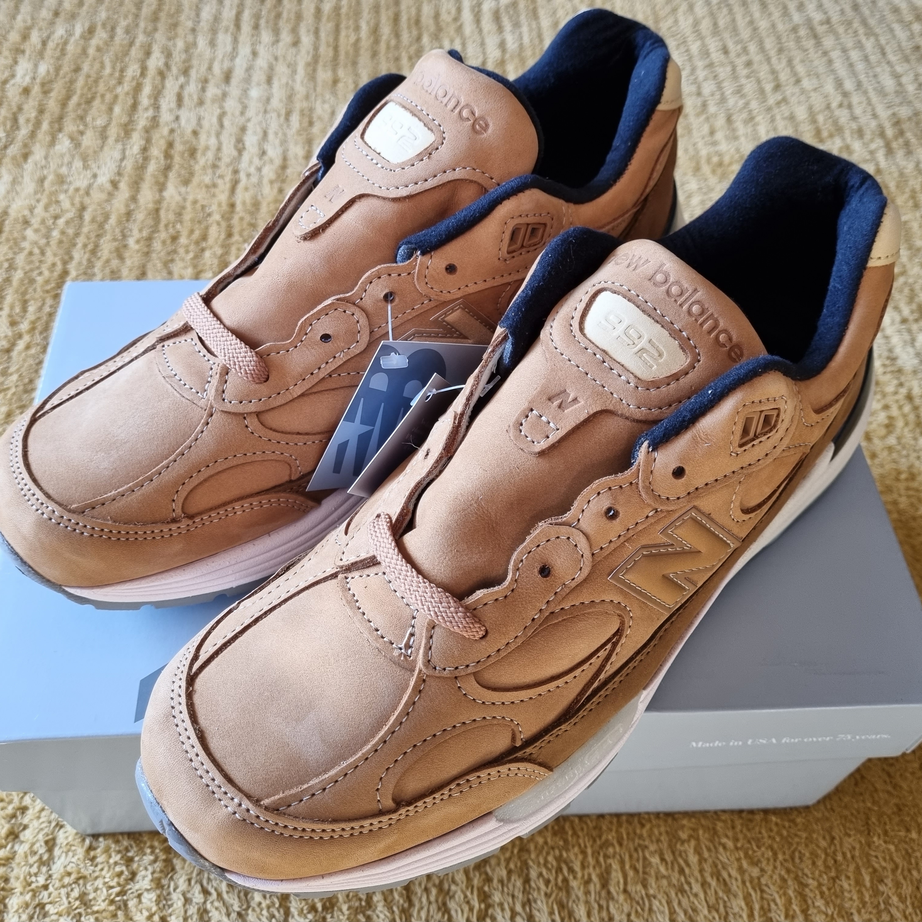 New Balance 992 Made in USA Brown 착용 스타일 - 1