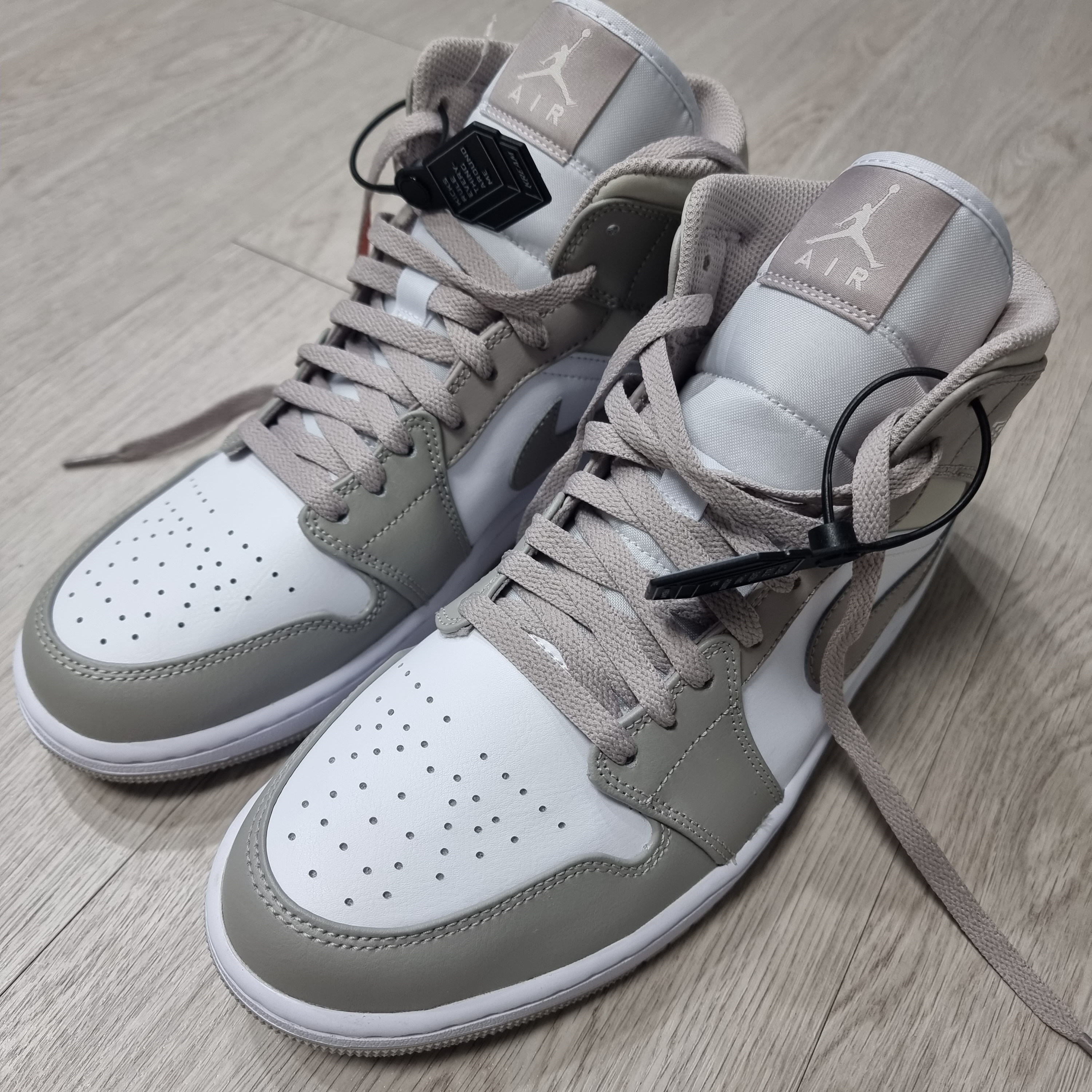 Jordan 1 Mid College Grey 착용 스타일 - 1