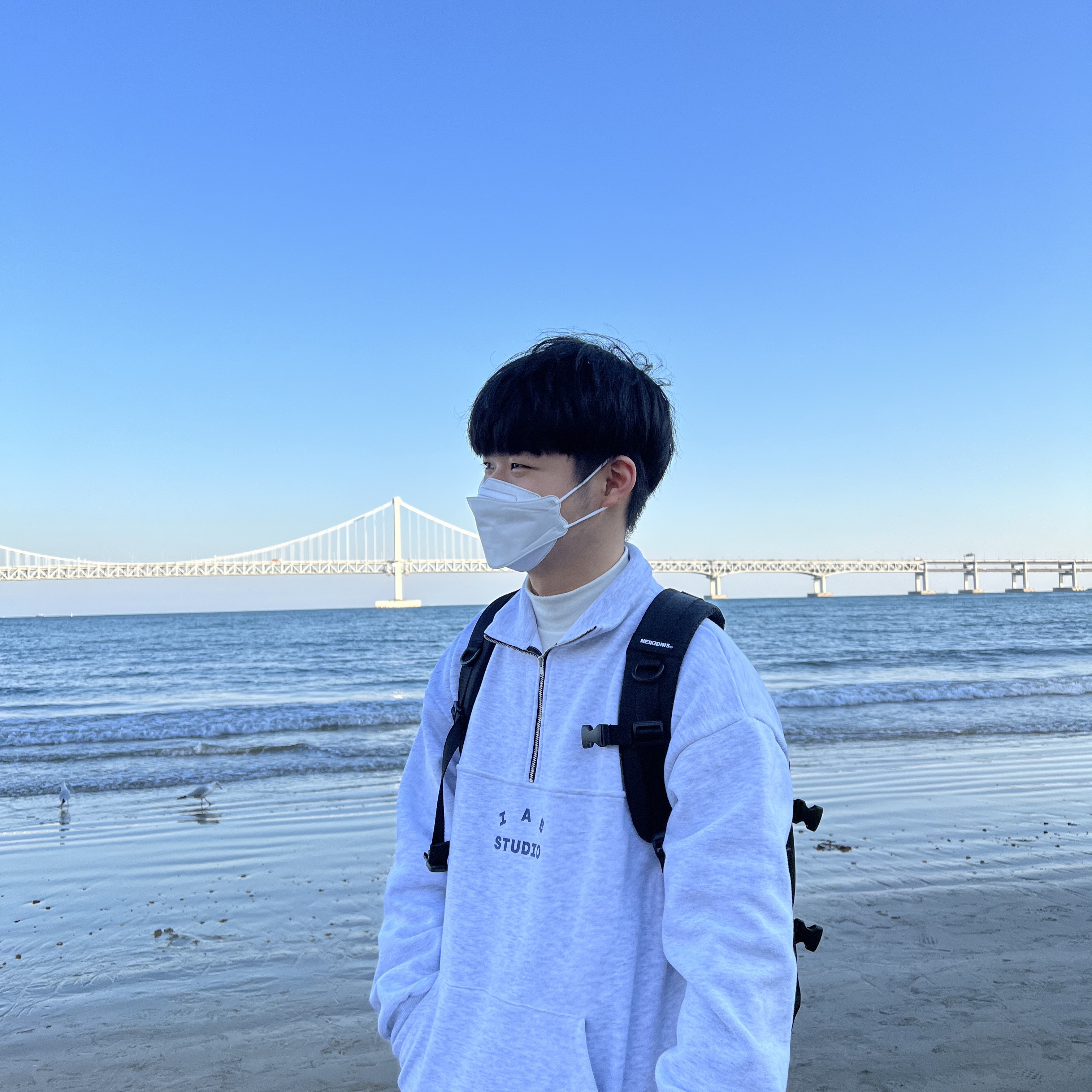 IAB Studio Half Zip Pullover Light Gray 착용 스타일