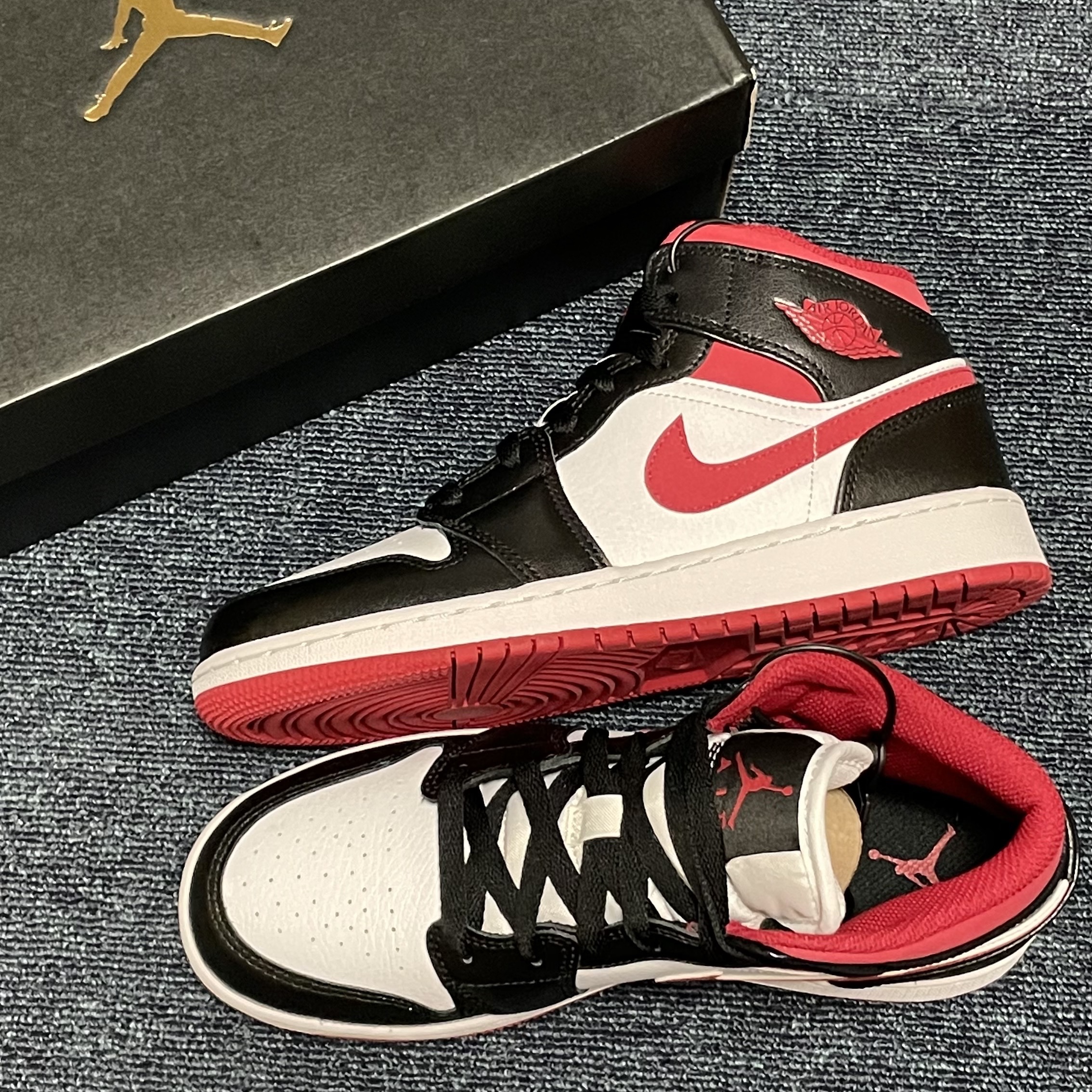 (GS) Jordan 1 Mid Gym Red Black White 착용 스타일 - 2