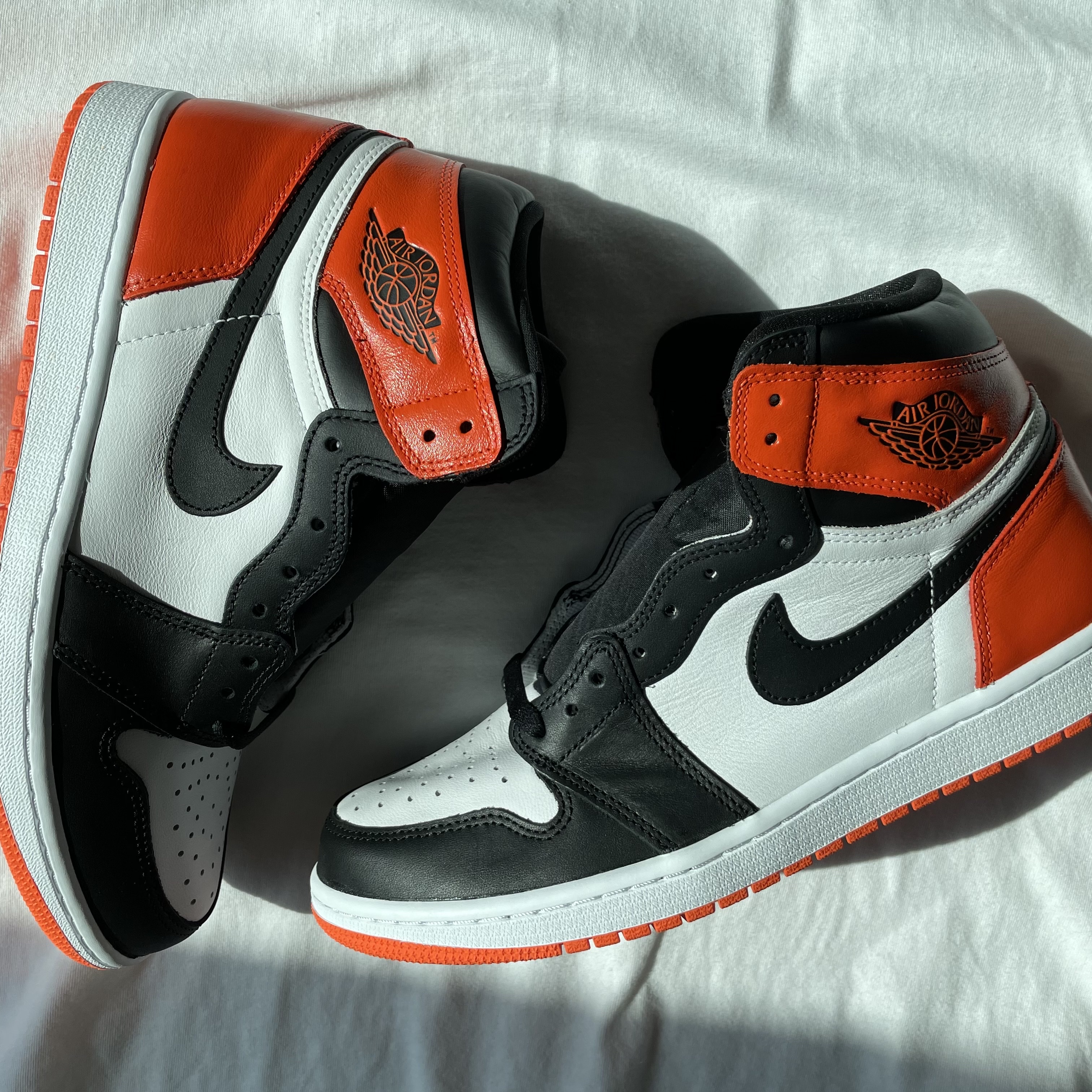 Jordan 1 Retro High OG Electro Orange, (GS) Jordan 1 Retro High OG Electro Orange 착용 스타일 - 1