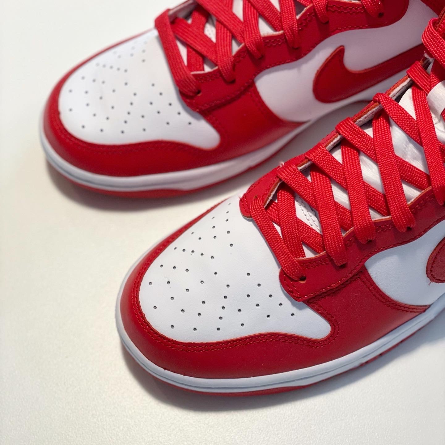 Nike Dunk High Retro Championship White and Red 착용 스타일 - 2