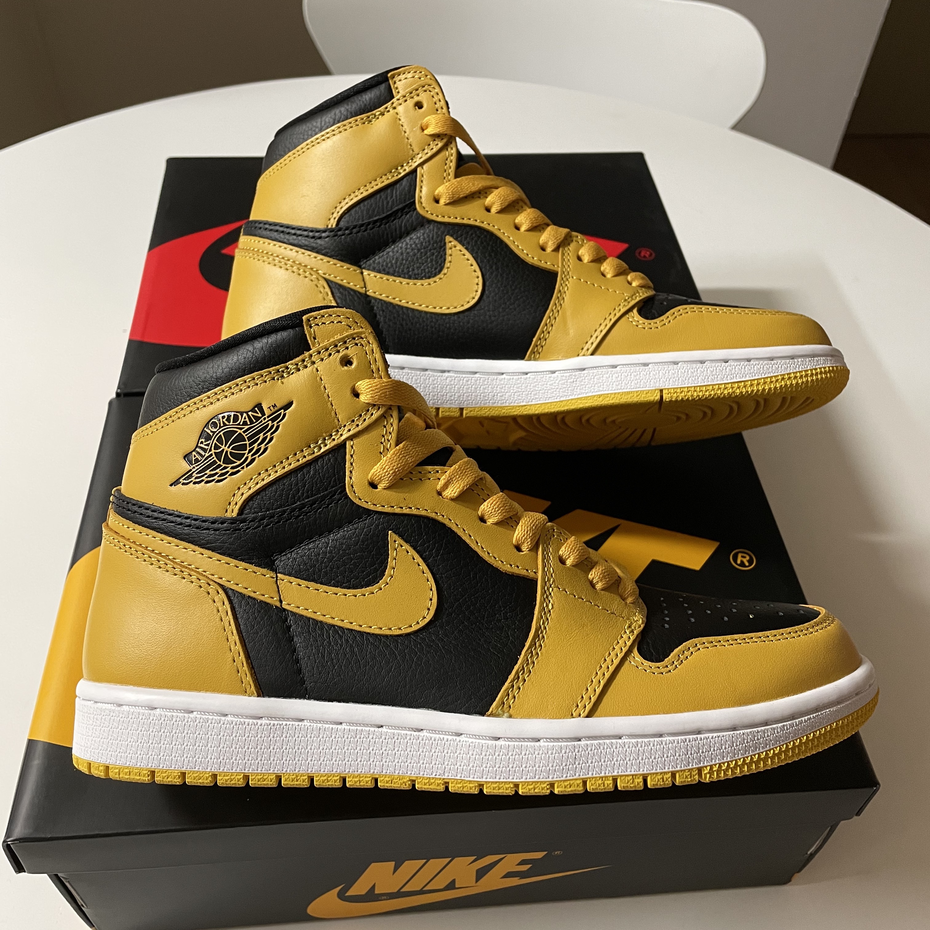 Jordan 1 Retro High OG Pollen, Jordan 1 Retro High OG Dark Marina Blue 착용 스타일 - 1