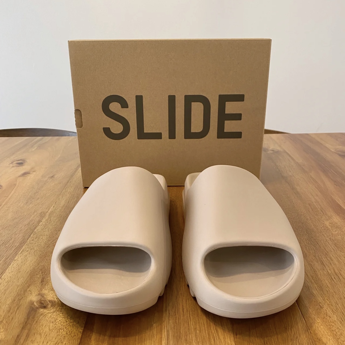 Adidas Yeezy Slide Pure 착용 스타일 - 2